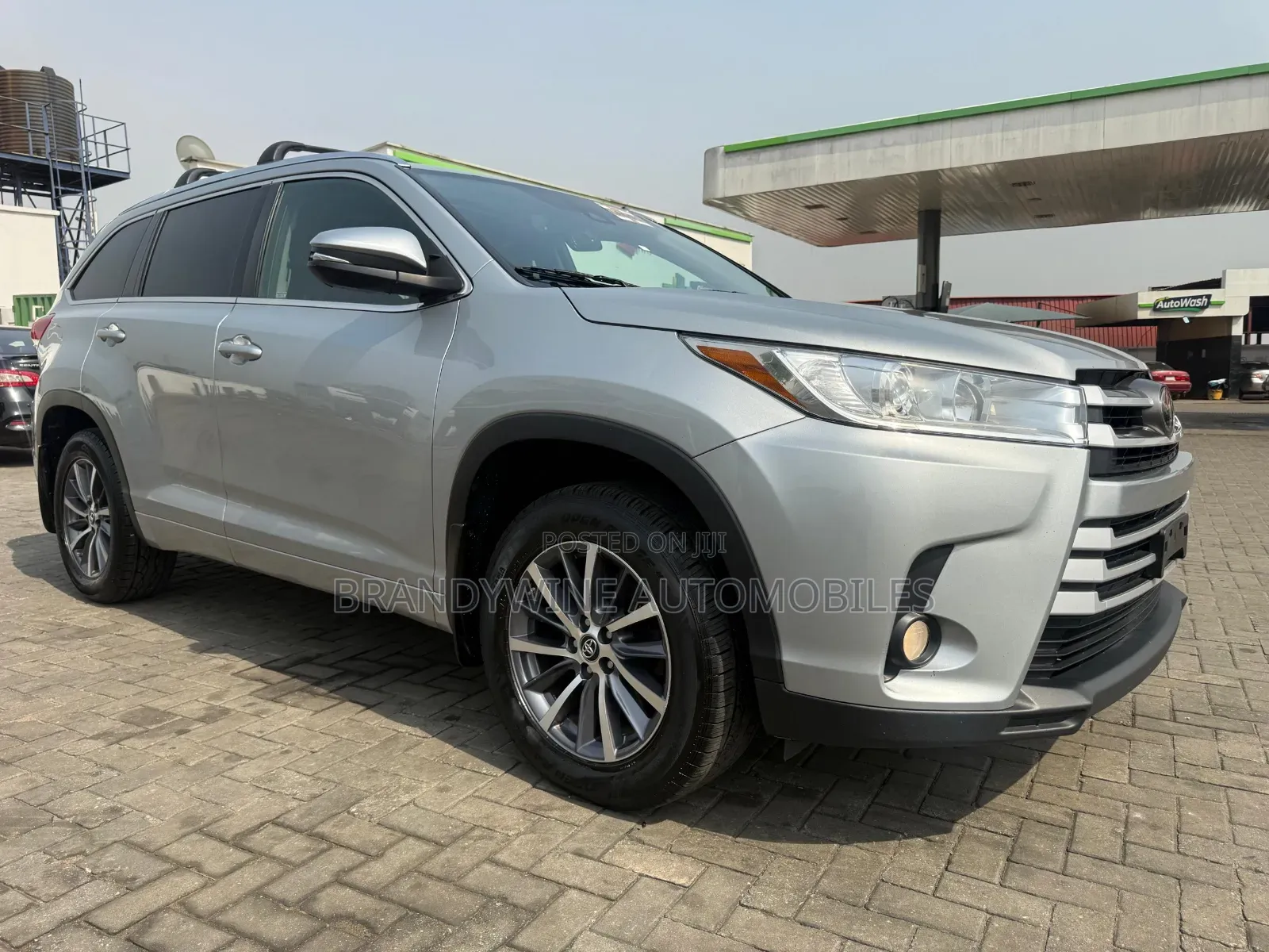 Toyota Highlander XLE 4x4 V6 (3.5L 6cyl 8A) 2017 Silver