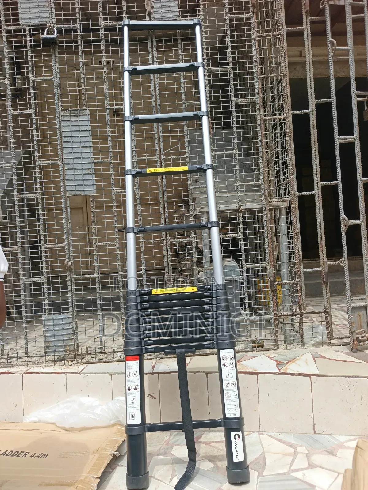 4.4m Aluminum Telescopic Extension Ladder.