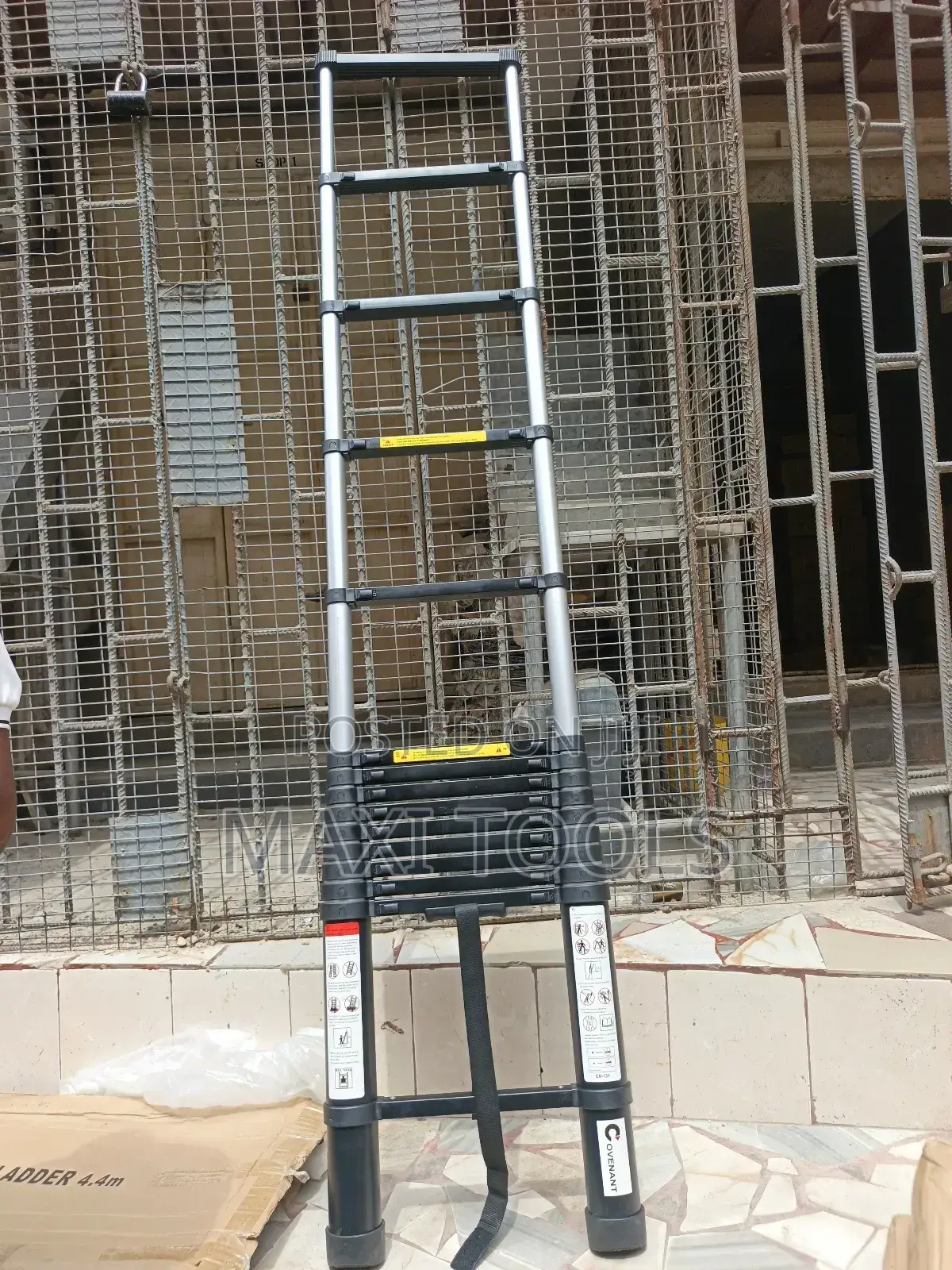 4.4m Aluminum Telescopic Extension Ladder.