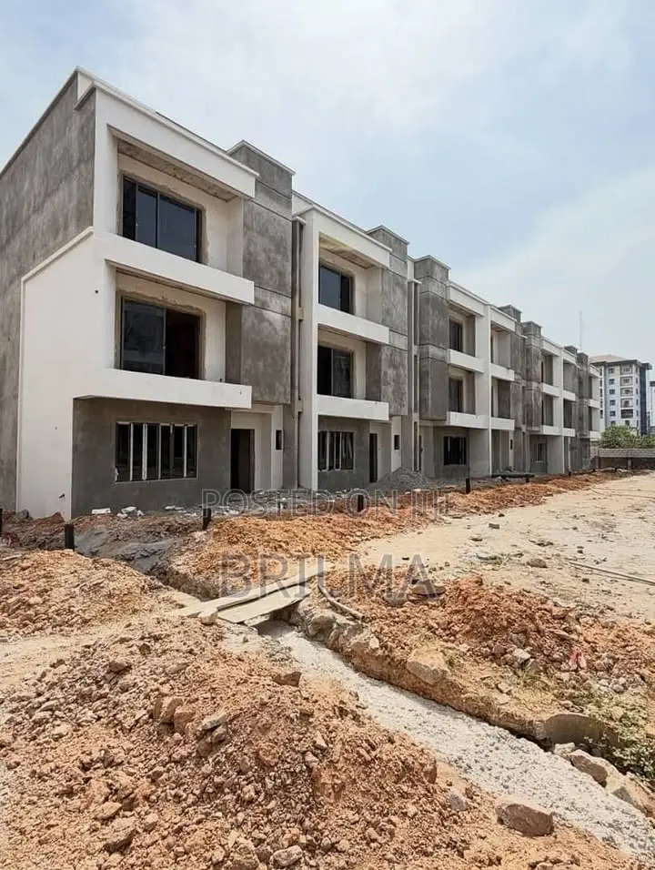 4bdrm Duplex in Mabushi for sale