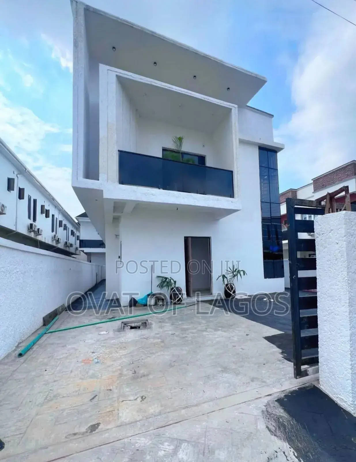 4bdrm Duplex in Ikota Lekki for sale