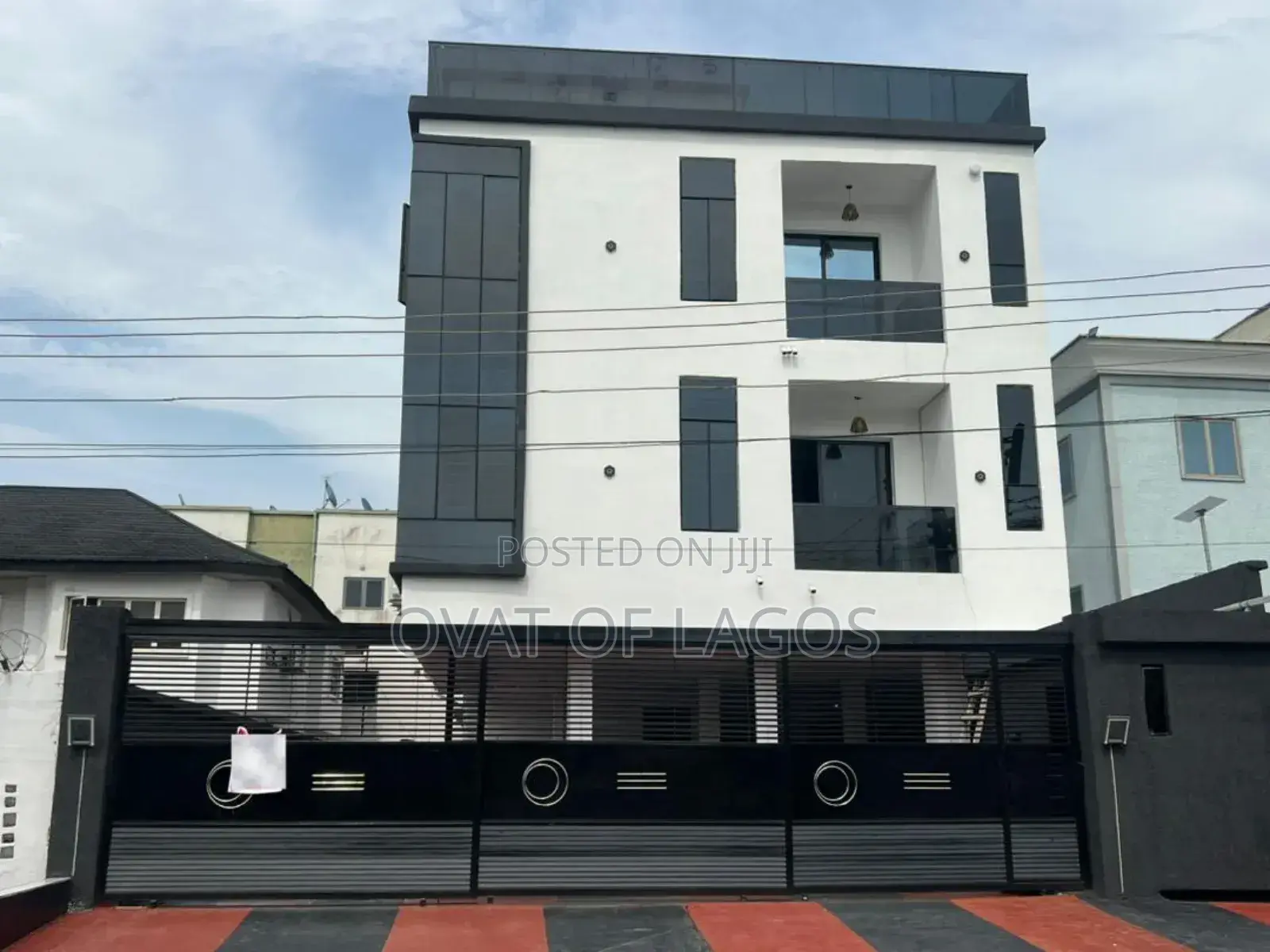 3bdrm Apartment in Lekki Phase 1 for sale