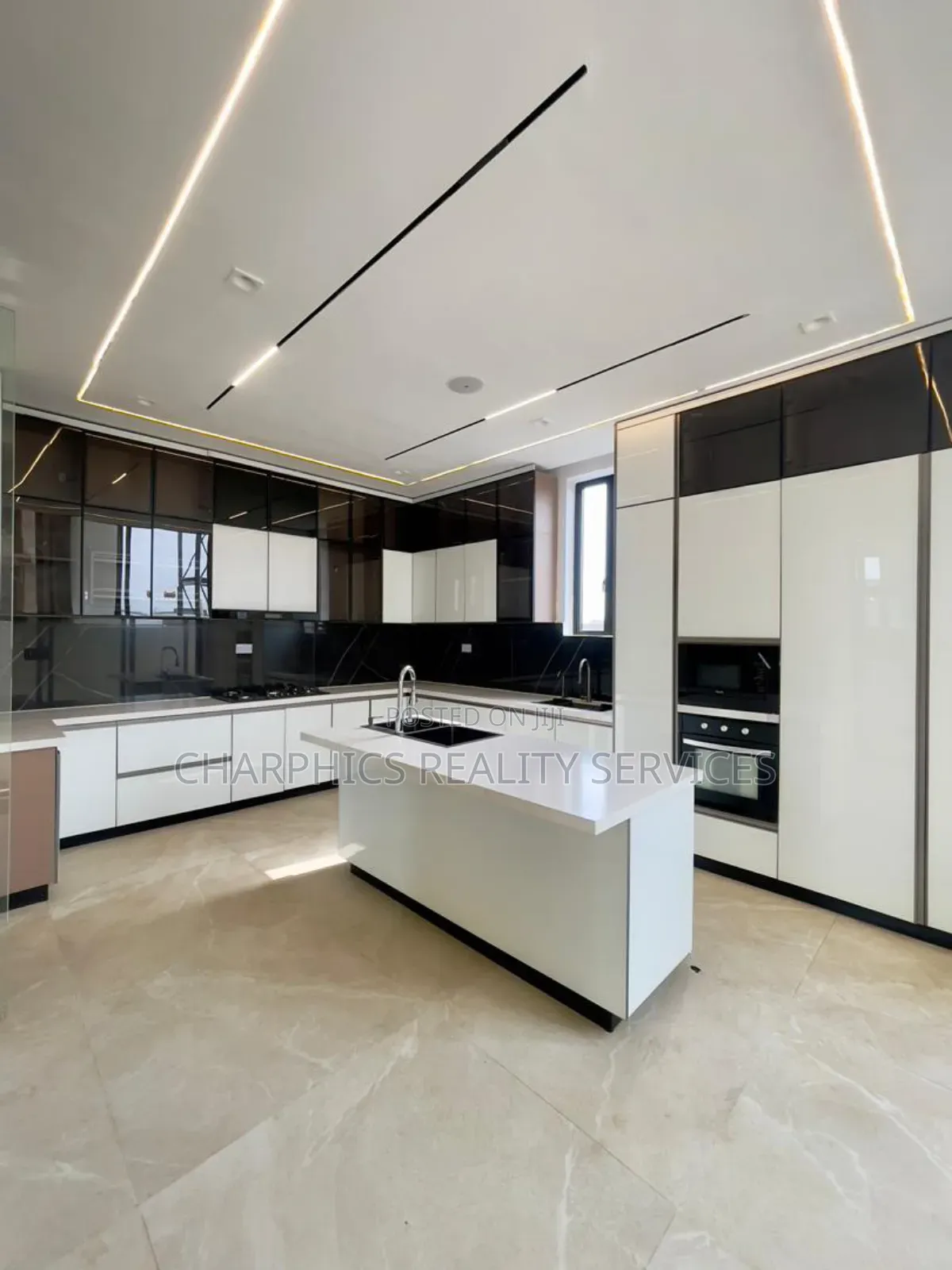 5bdrm Duplex in Lekki for sale
