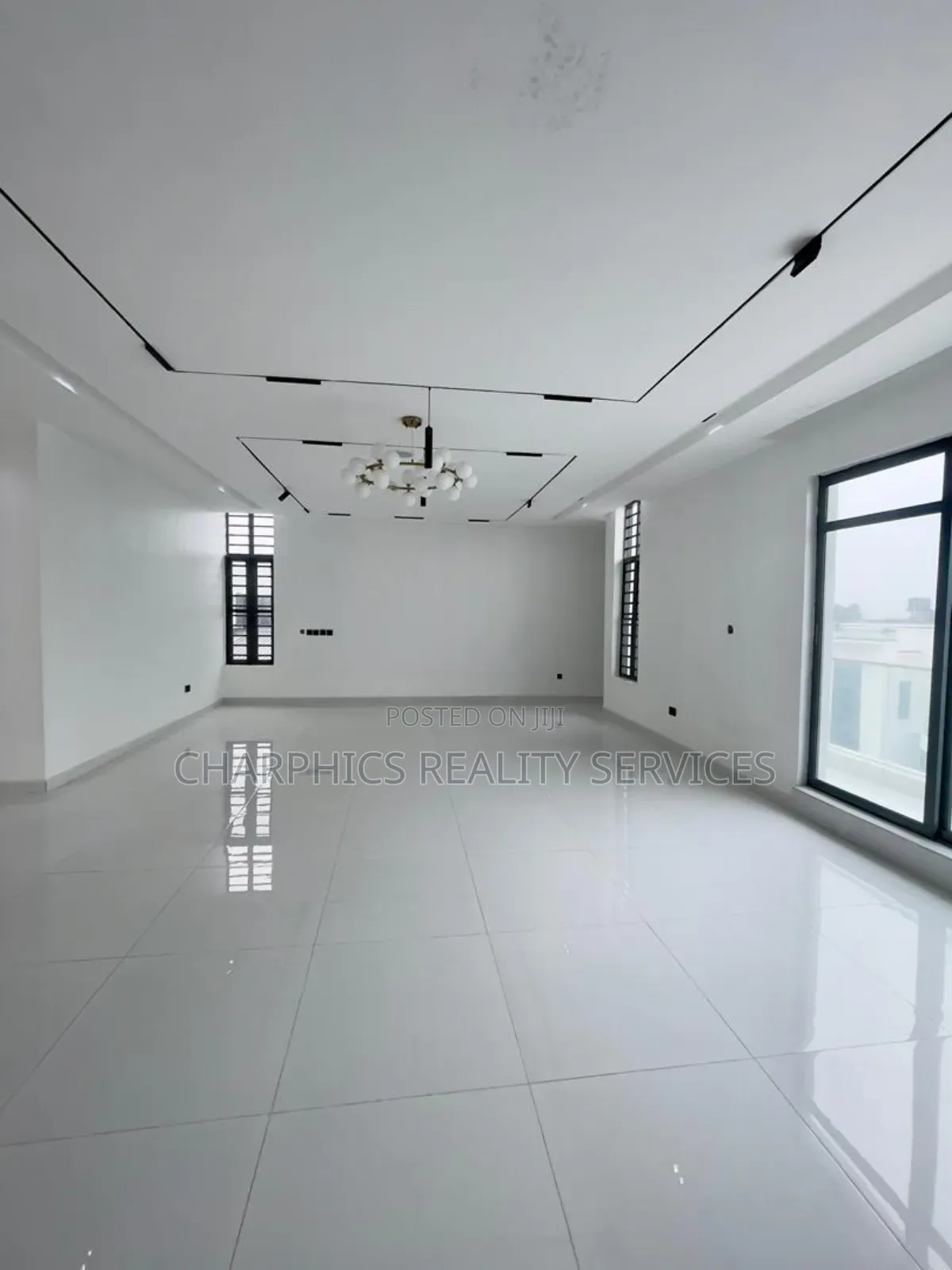 5bdrm Duplex in Chevron for sale