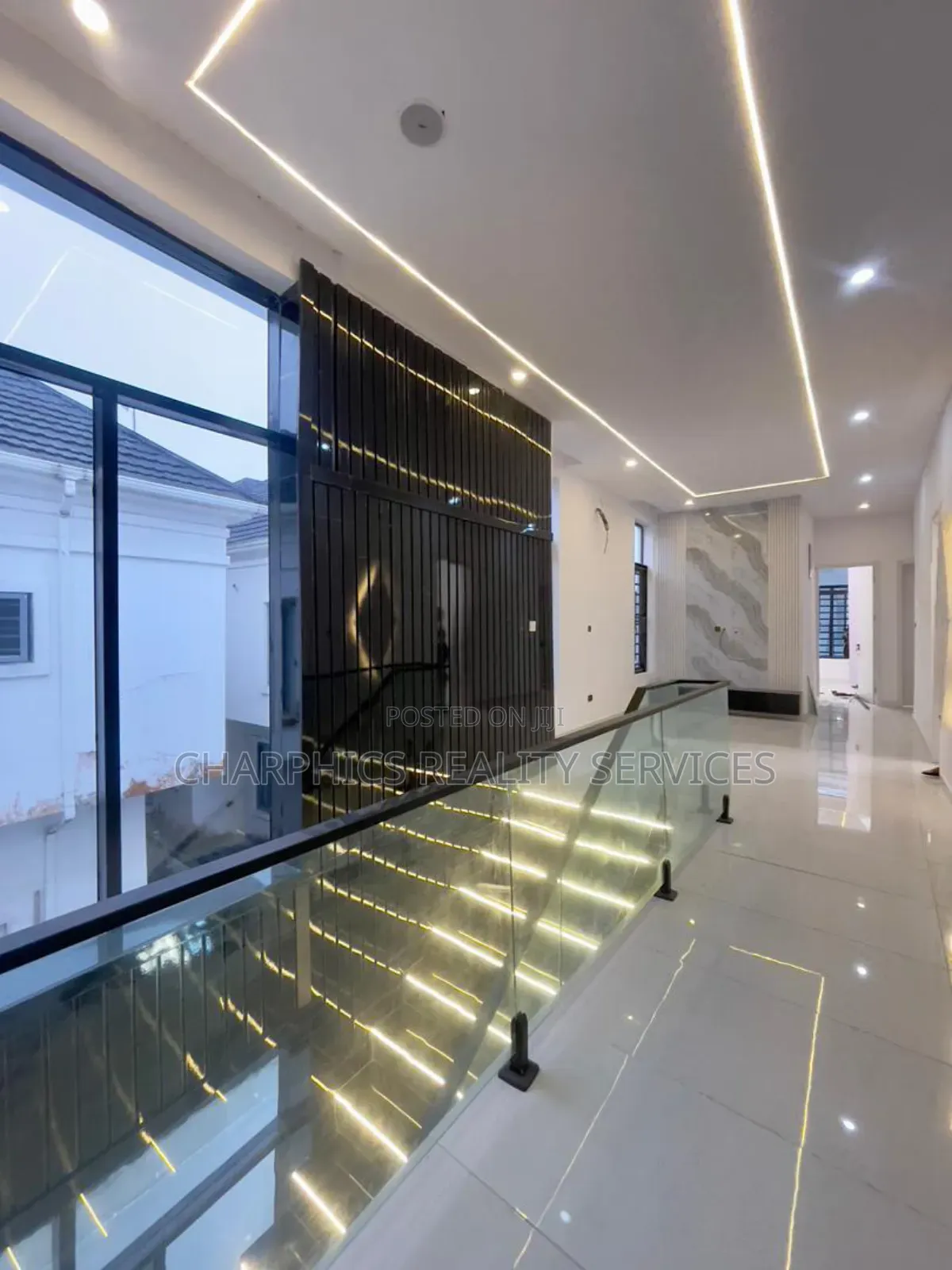 4bdrm Duplex in Chevron for sale