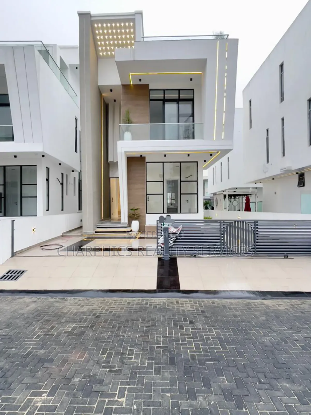 5bdrm Duplex in Osapa london for sale