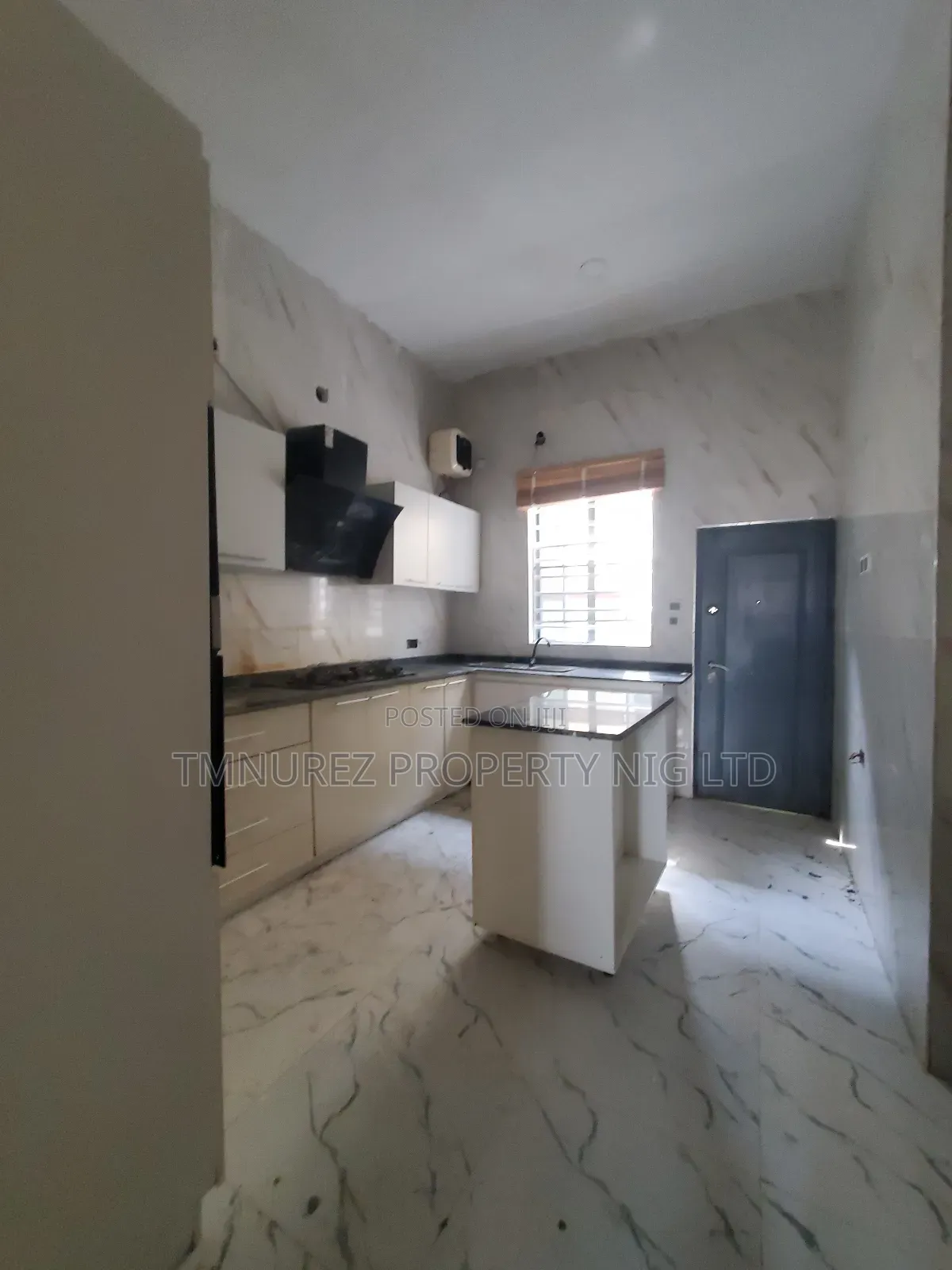 4bdrm Duplex in Orchil Road, Chevron for rent