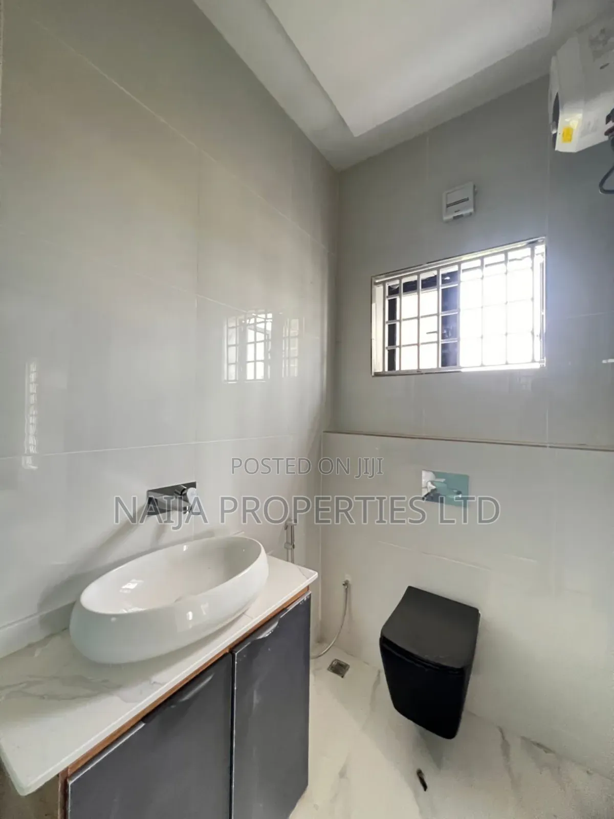 Office/Shop Space on 2nd Floor at Igboefon, Lekki for Rent