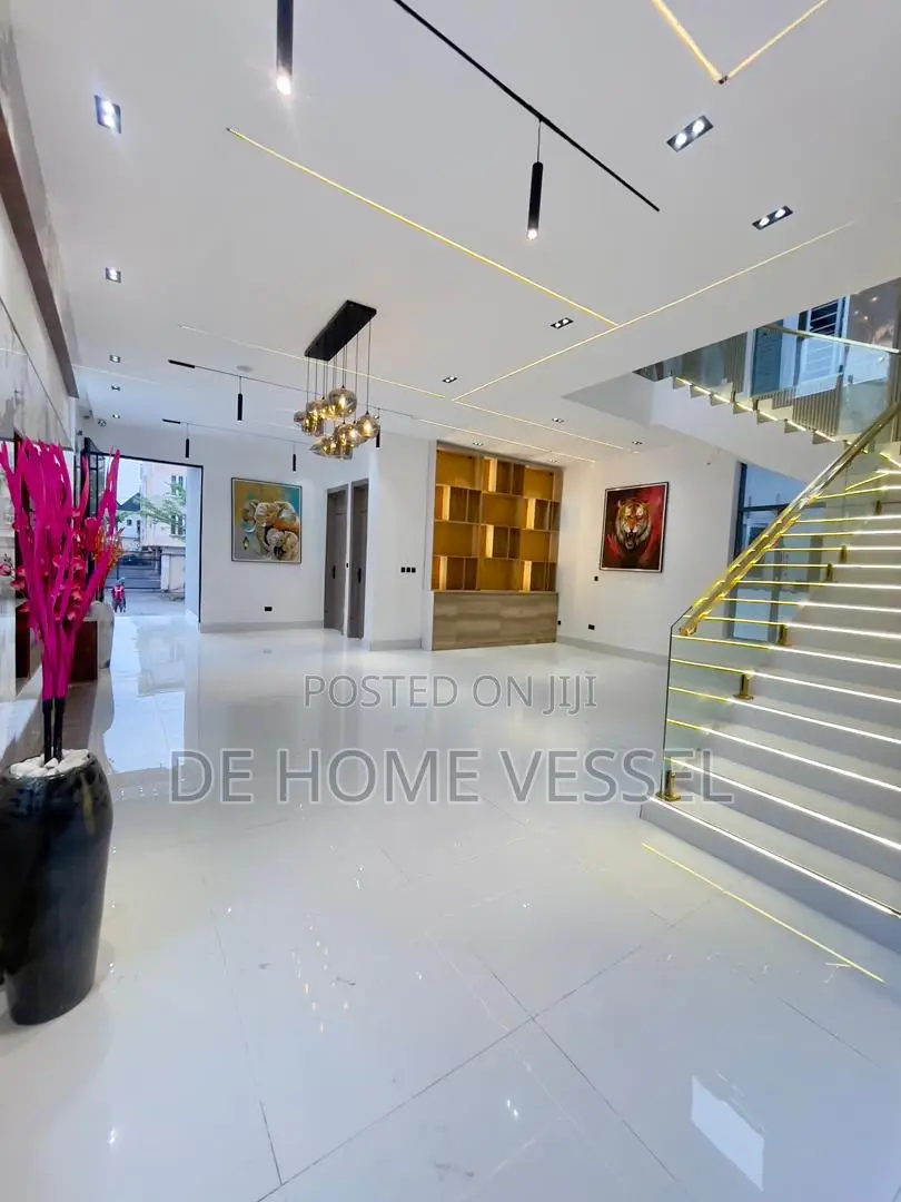 5bdrm Duplex in Chevron for sale