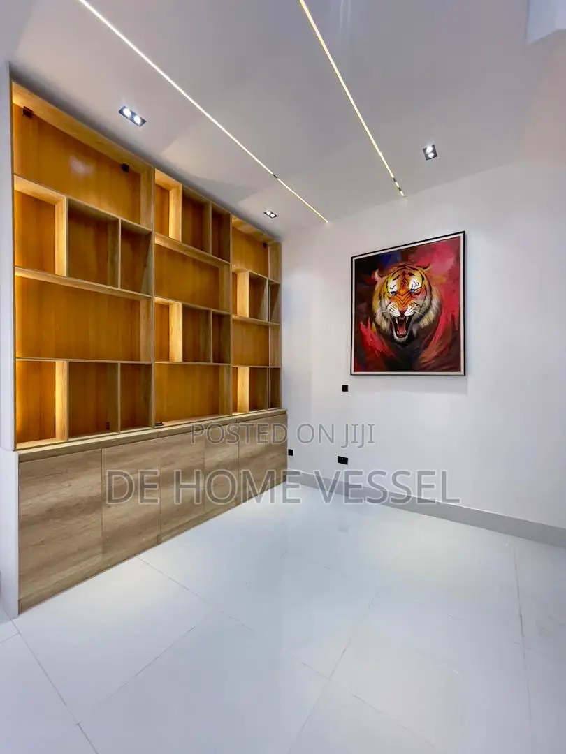 5bdrm Duplex in Chevron for sale