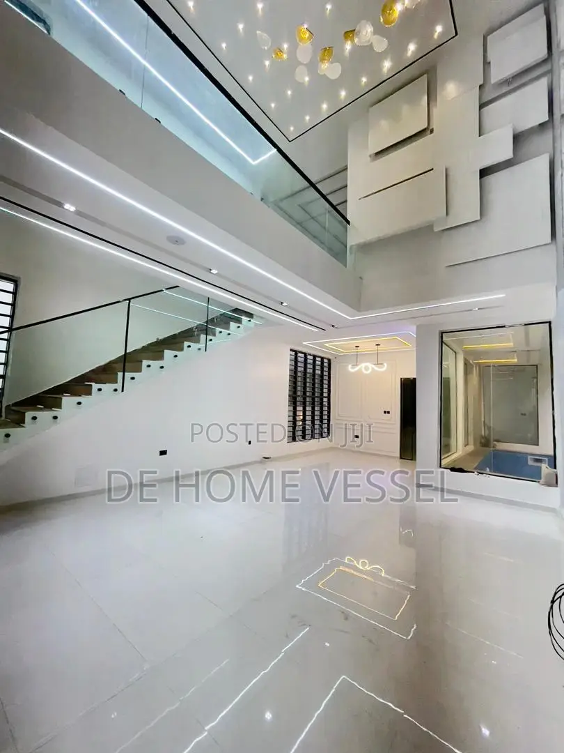 5bdrm Duplex in Chevron for sale