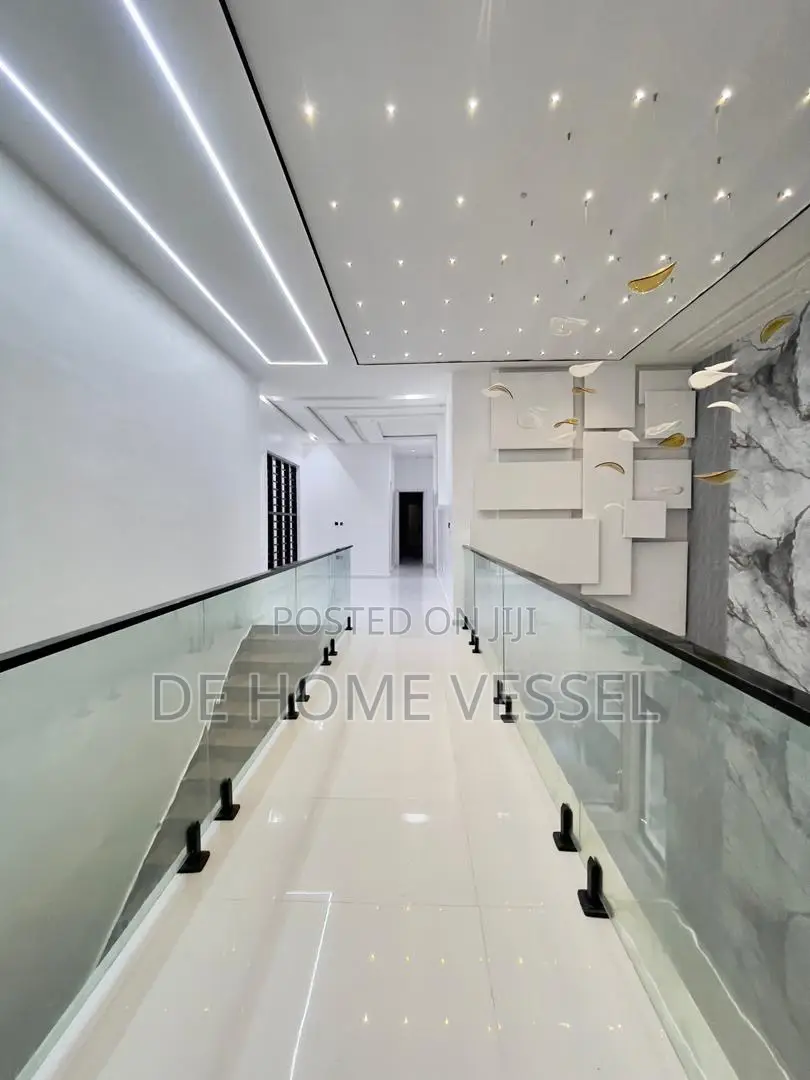 5bdrm Duplex in Chevron for sale