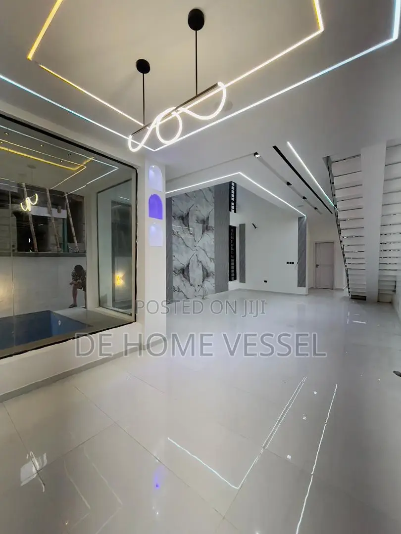 5bdrm Duplex in Chevron for sale