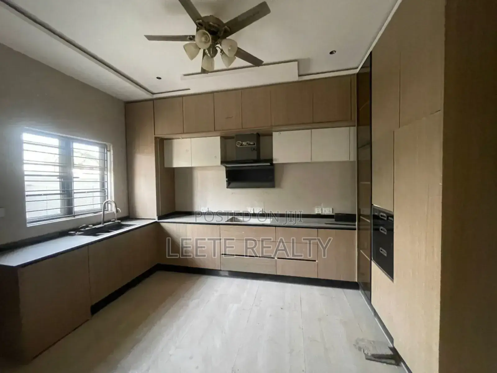5bdrm Townhouse / Terrace in Utako for rent