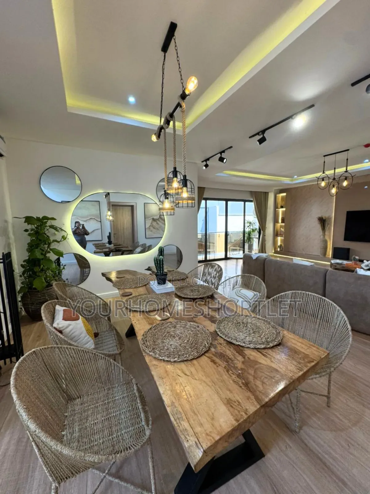 4 Bedroom Maisonette With Swimming Pool That Allows Party and Movie