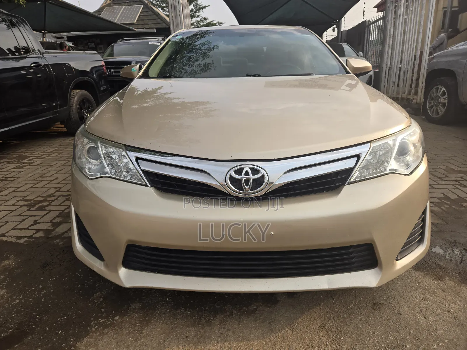 Toyota Camry LE 4dr Sedan (2.5L 4cyl 6A) 2012 Gold
