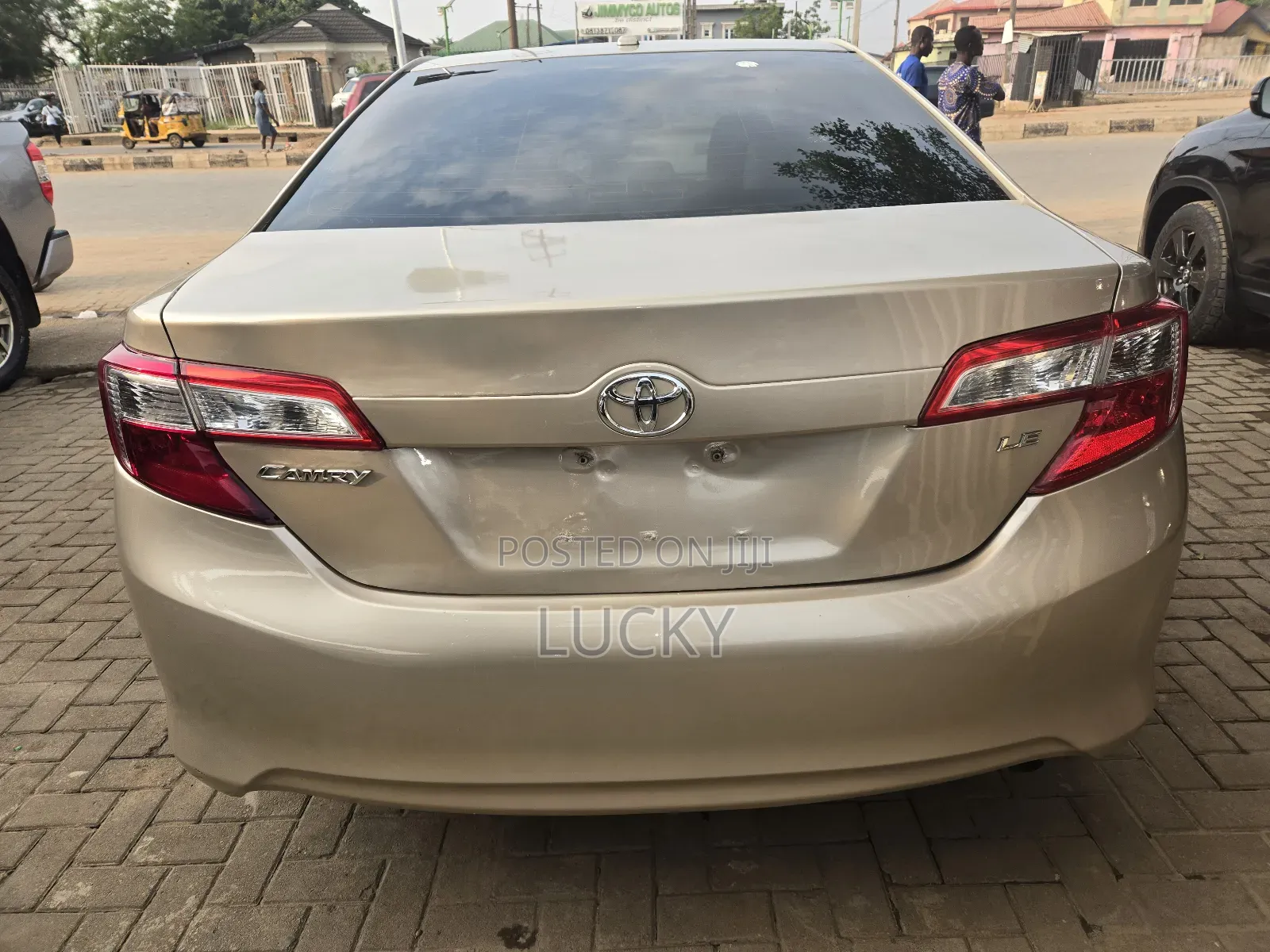 Toyota Camry LE 4dr Sedan (2.5L 4cyl 6A) 2012 Gold