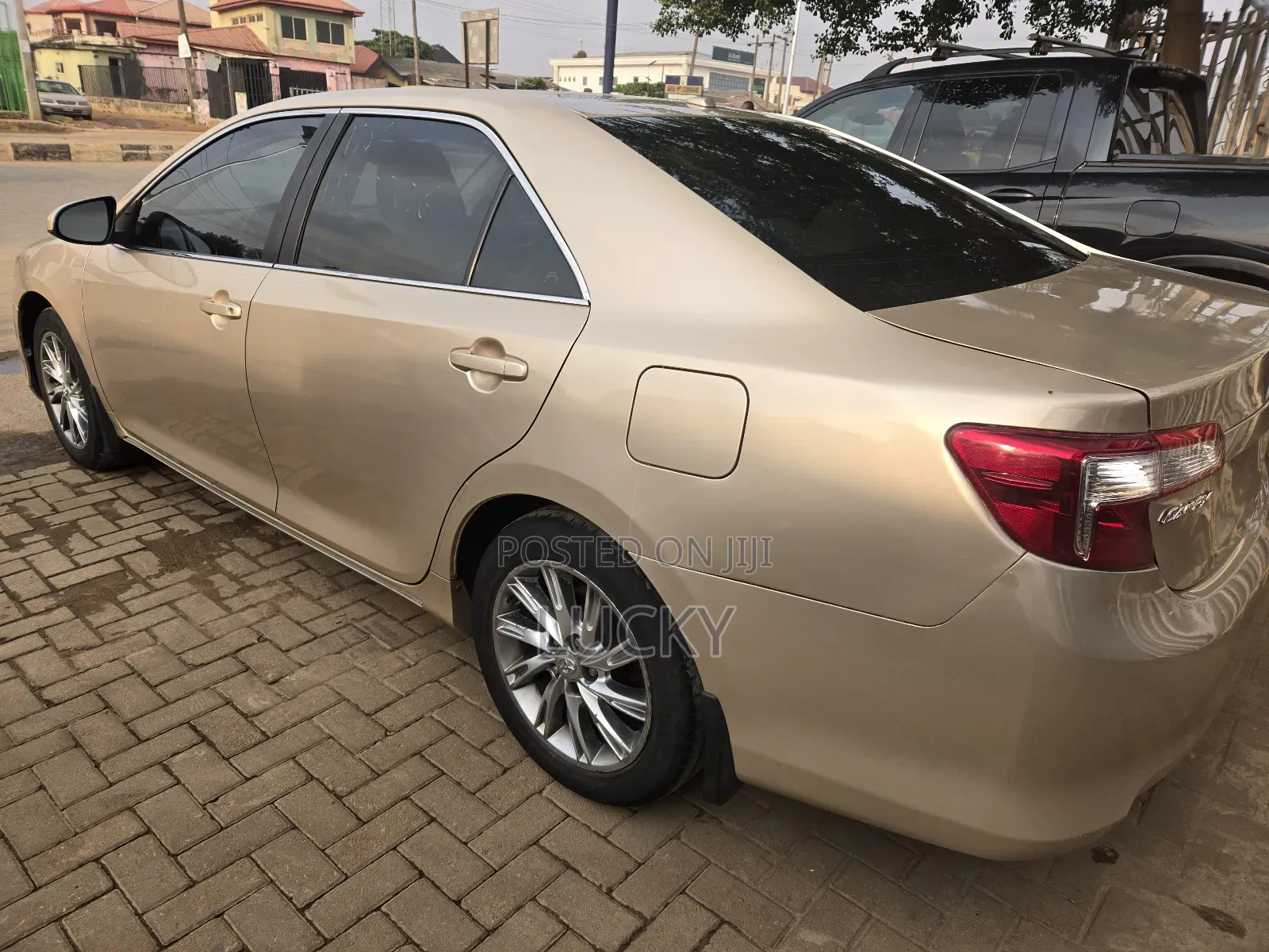Toyota Camry LE 4dr Sedan (2.5L 4cyl 6A) 2012 Gold