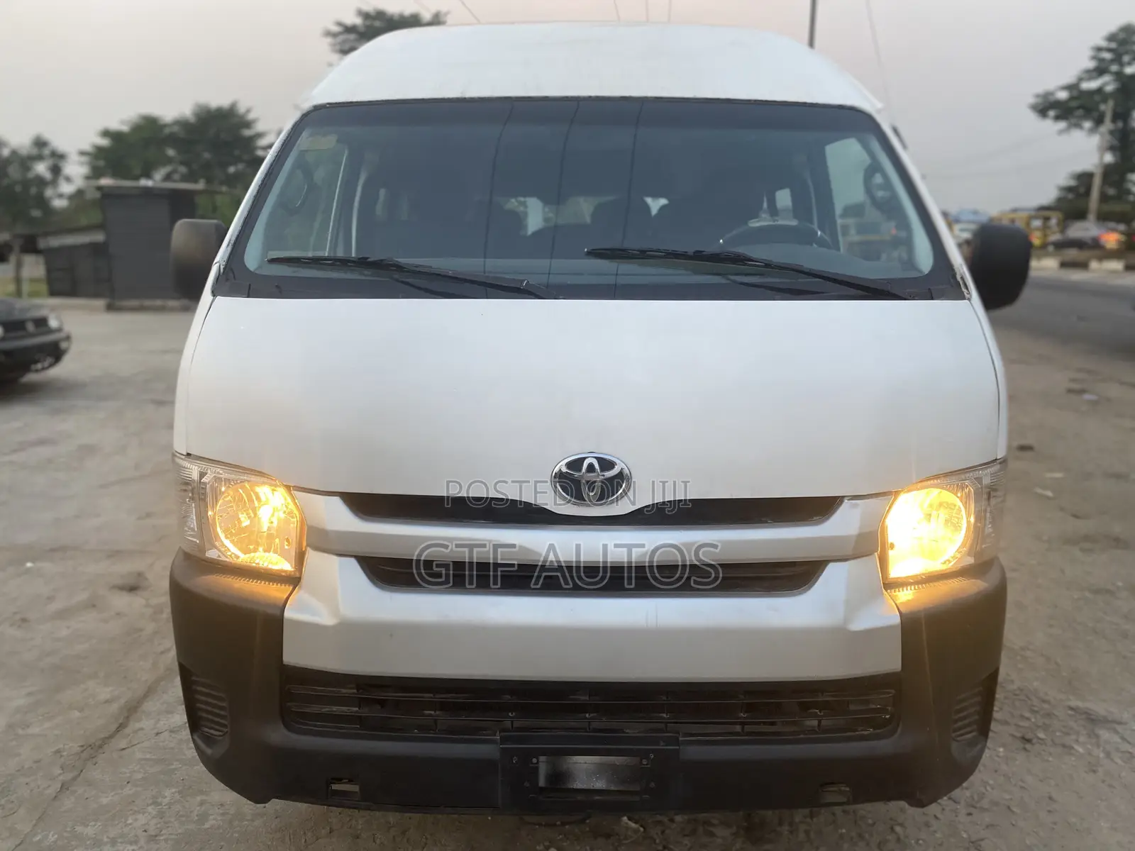 Toyota HiAce 2015 White