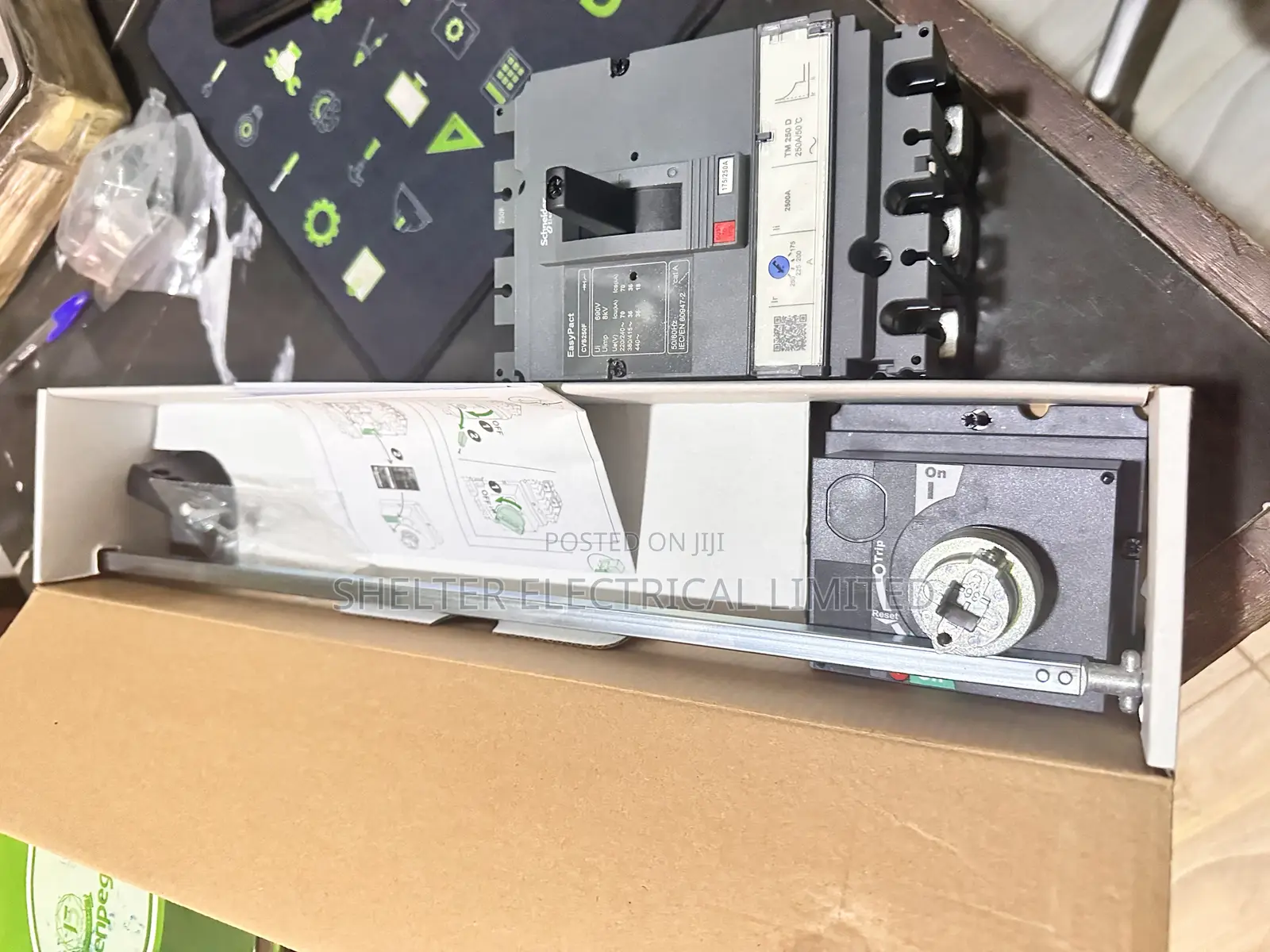 Schnieder 250amp Original Circuit Breaker With Rotary Extension Handle