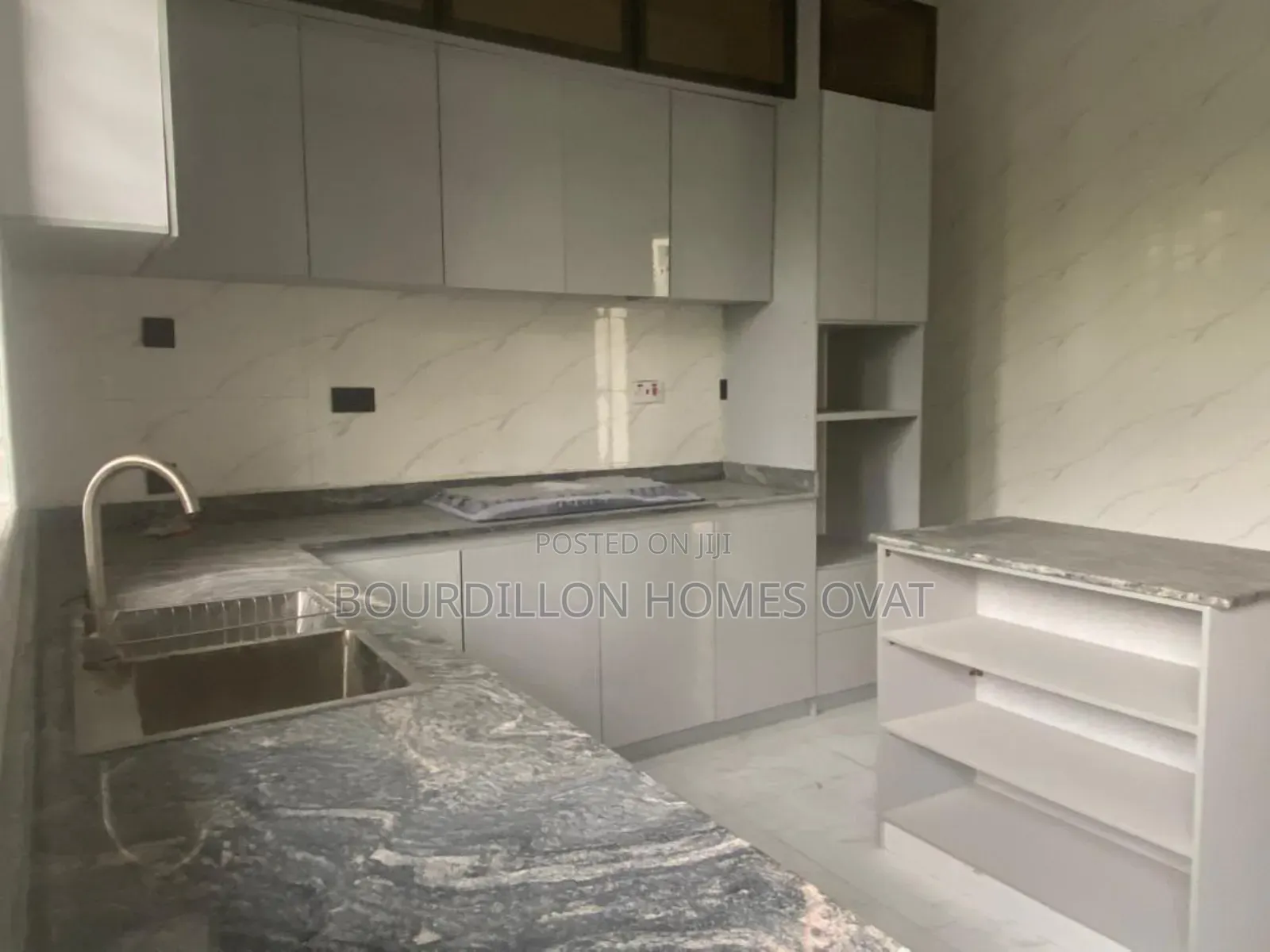 5bdrm Duplex in Harris Drive By Vgc for sale