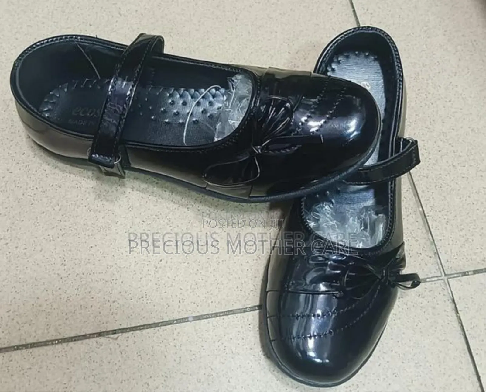 Children and Teenagers School Shoe Ams