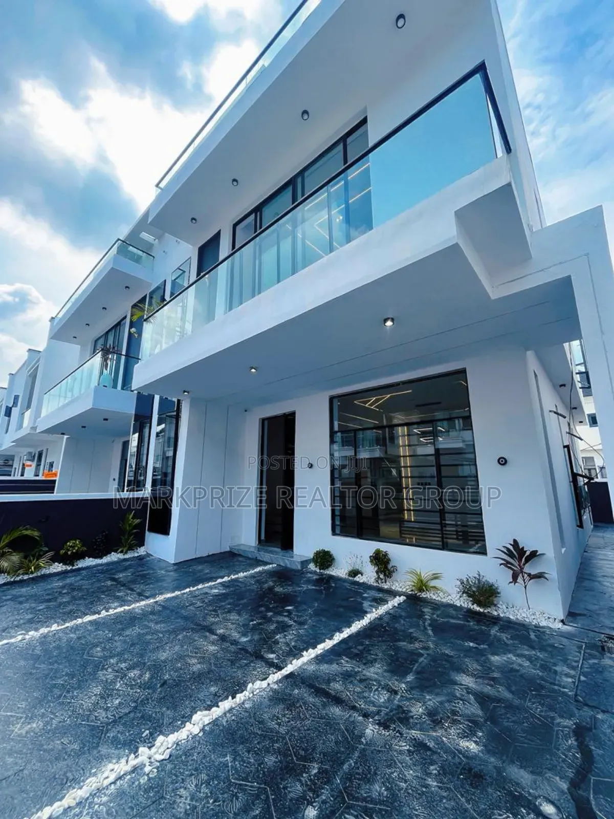 4bdrm Duplex in Ikota Gra Lekki for sale