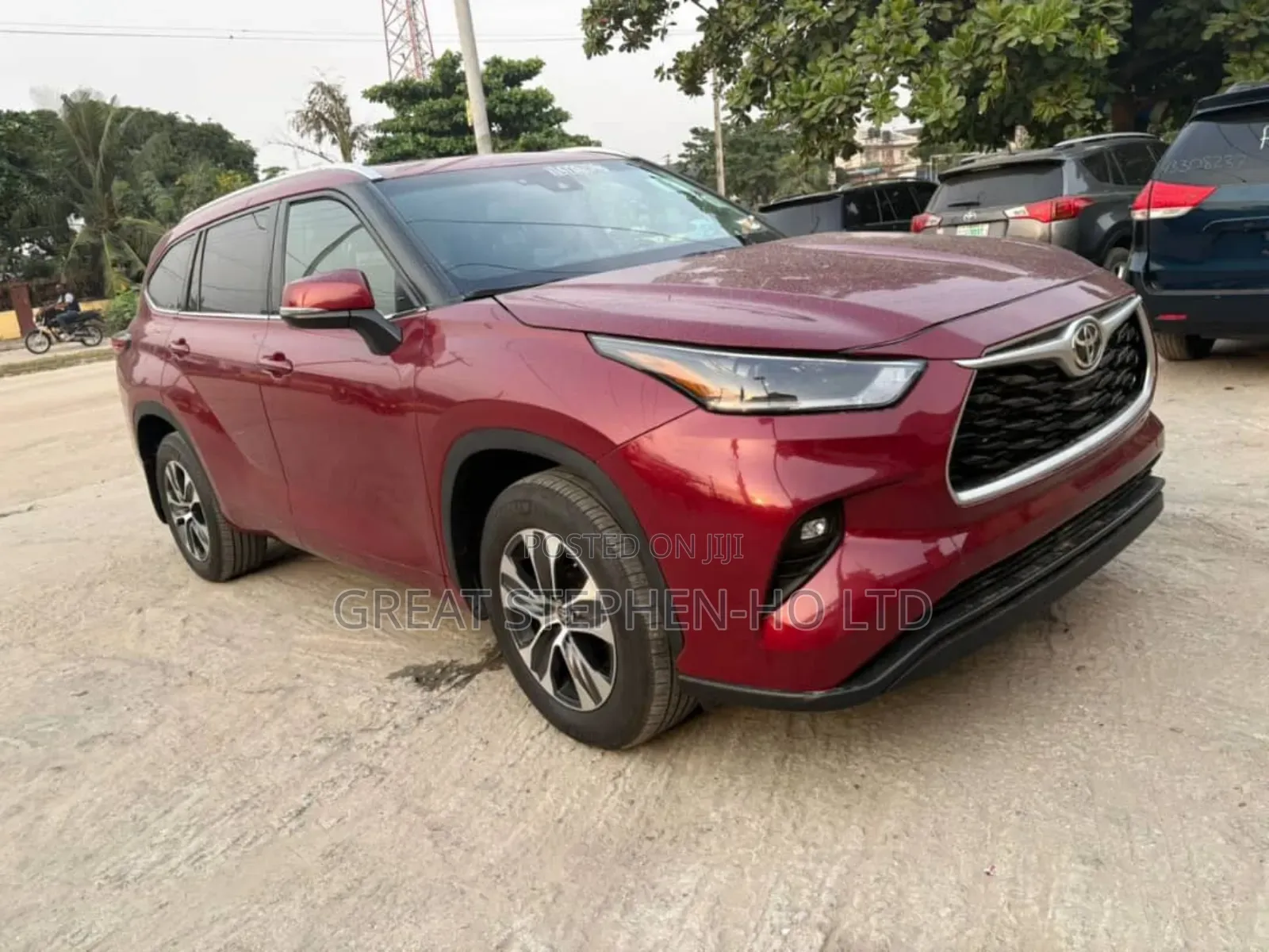 Toyota Highlander XLE 2022 Red