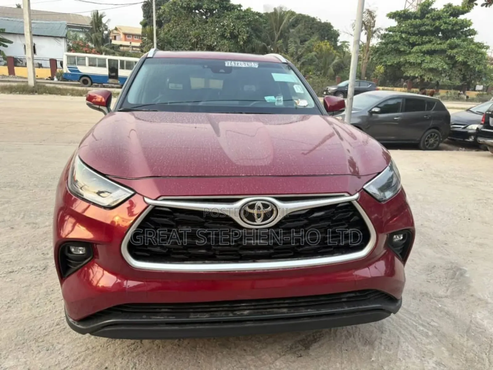 Toyota Highlander XLE 2022 Red