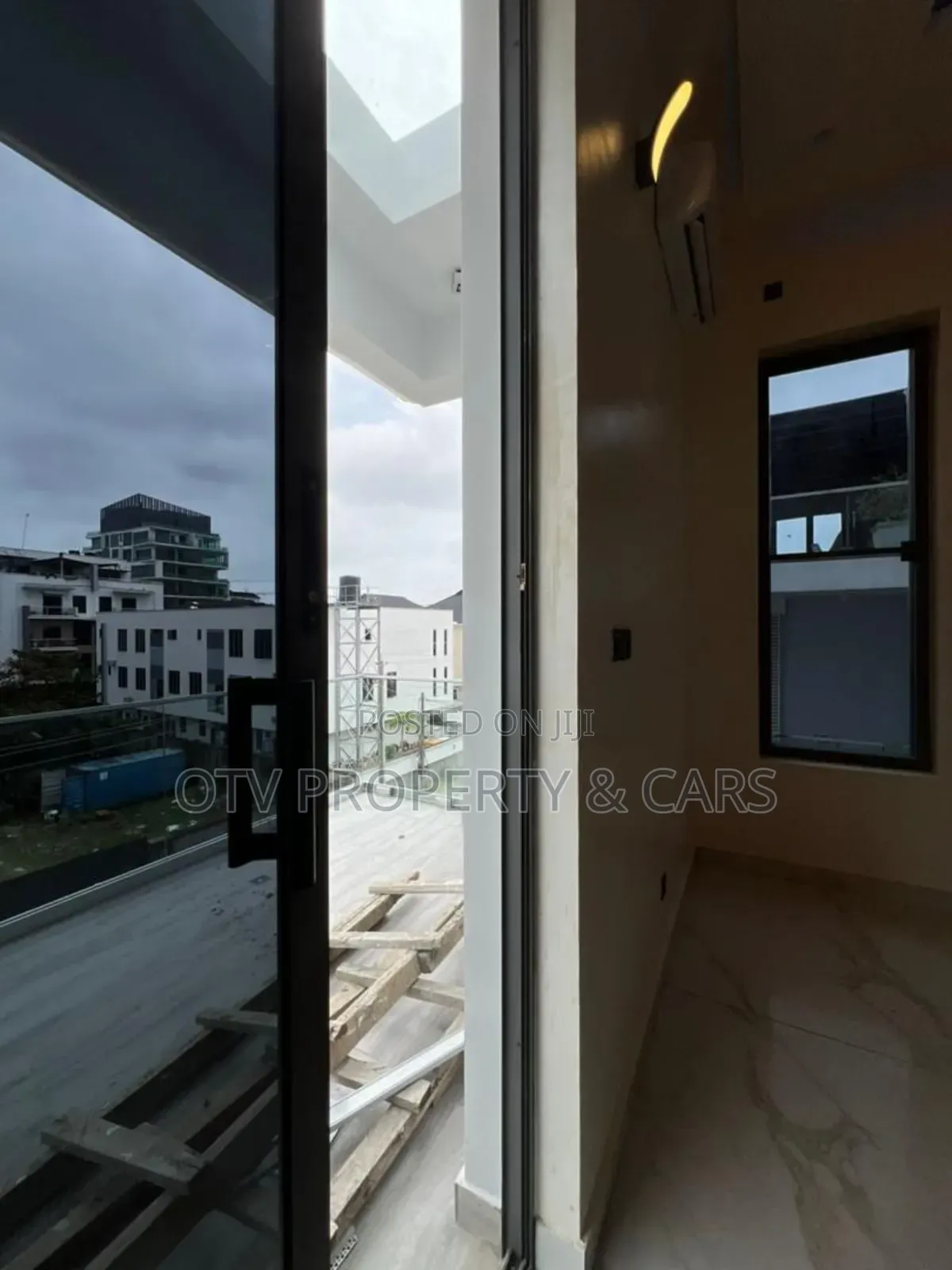 Furnished 5bdrm Duplex in Banana Island for sale