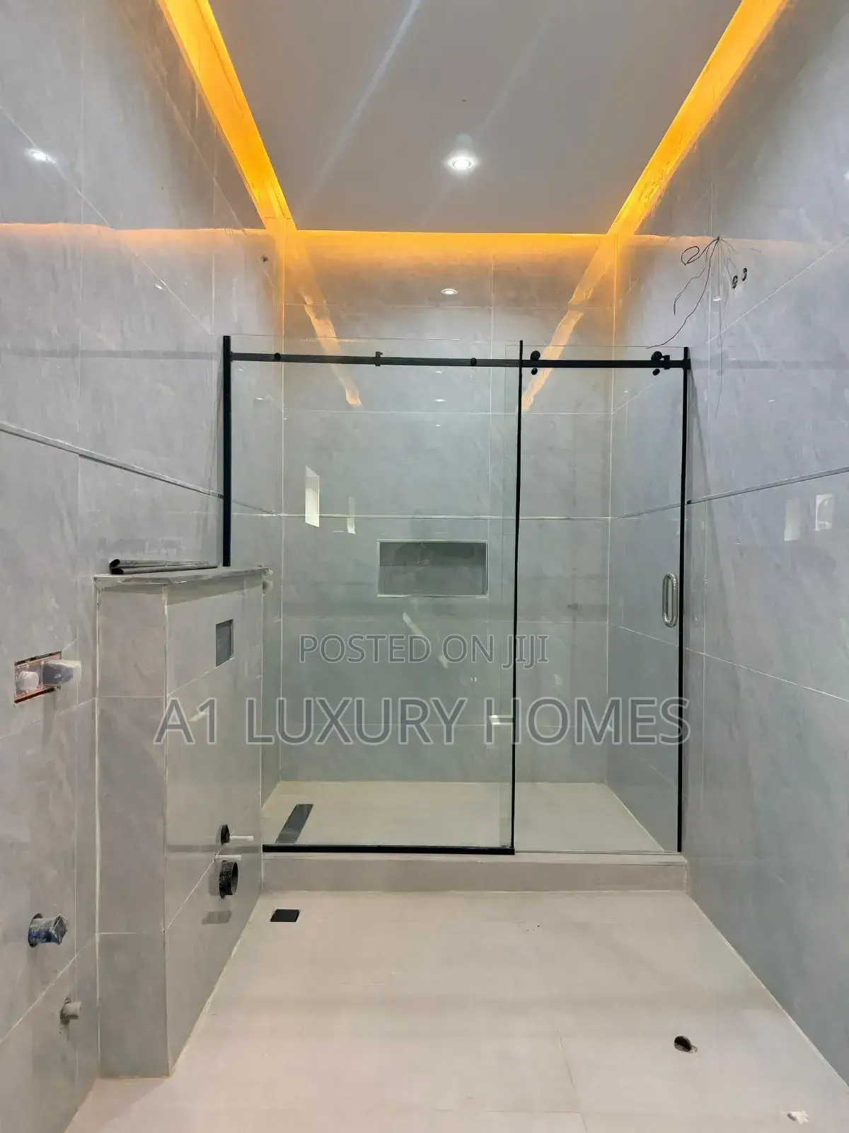 5bdrm Duplex in Guzape District for sale