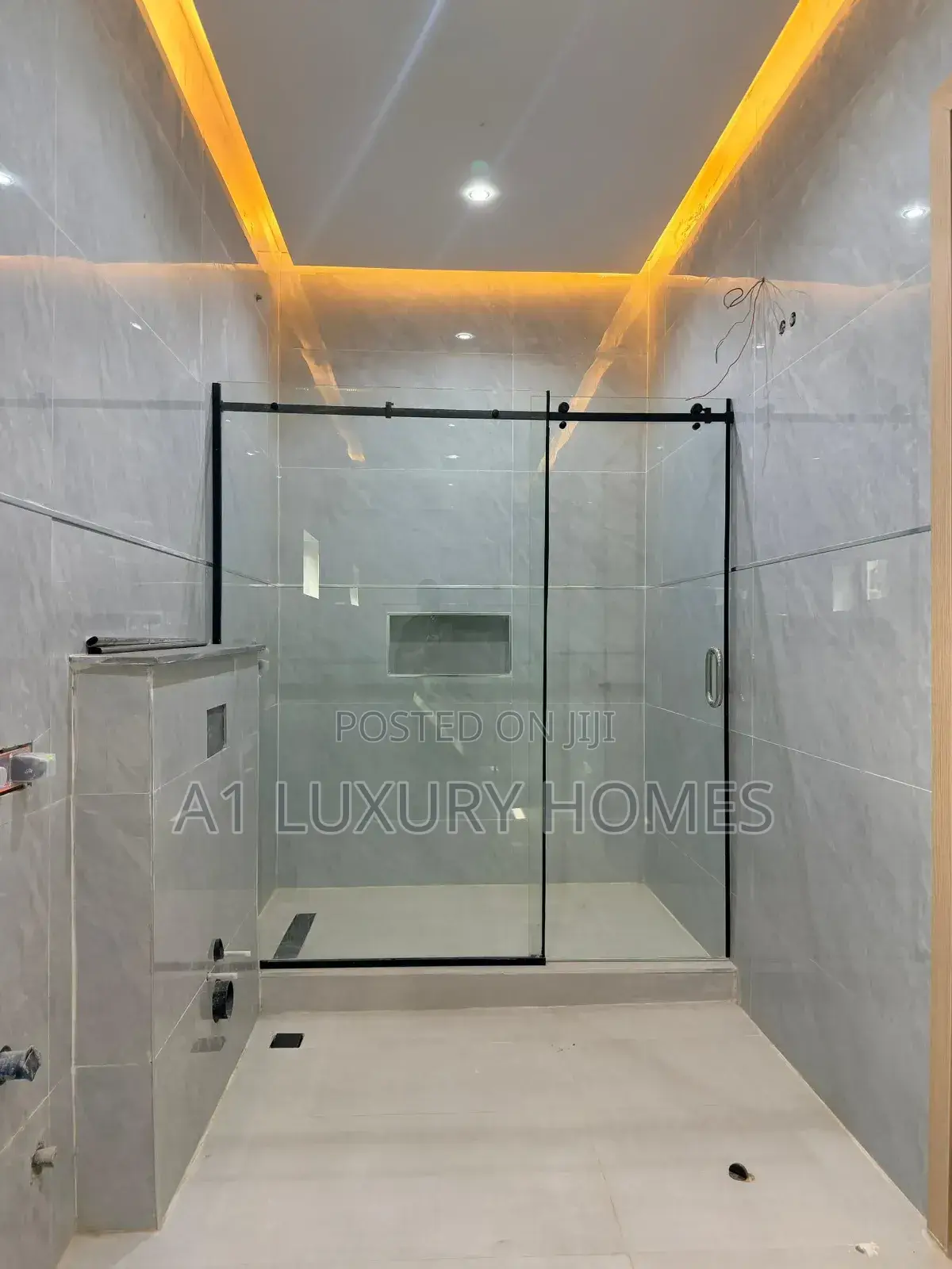 5bdrm Duplex in Guzape District for sale