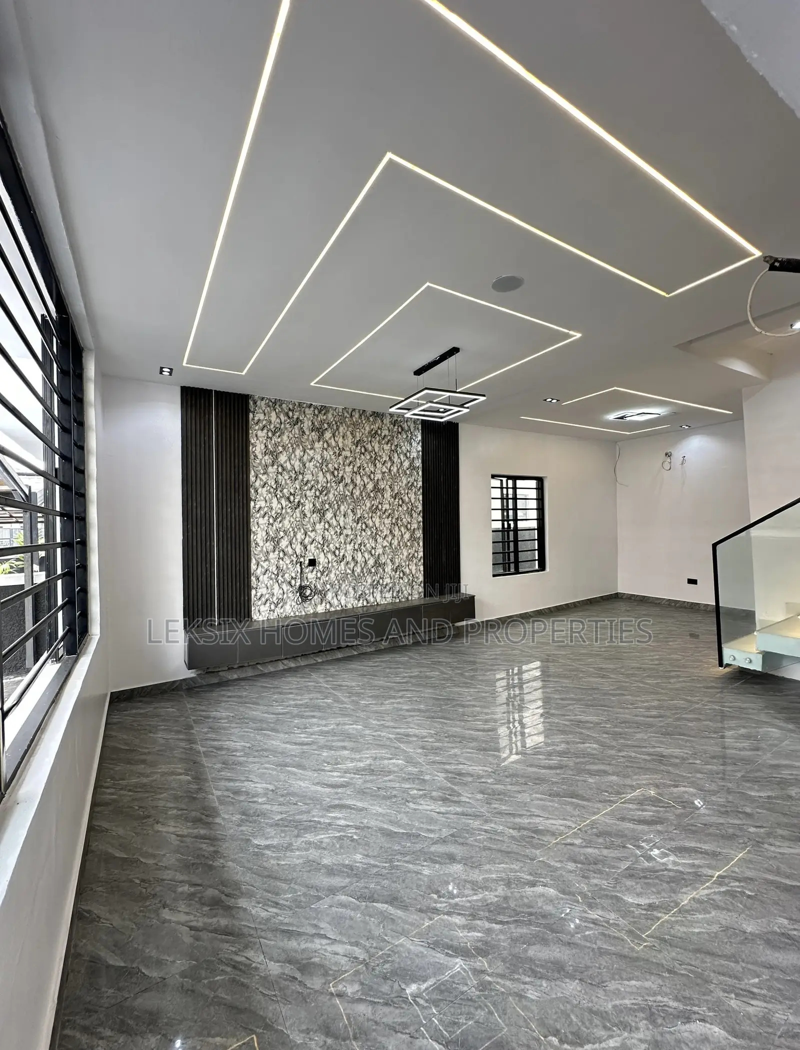 4bdrm Duplex in A Well Secured, Lekki Phase 2 for sale