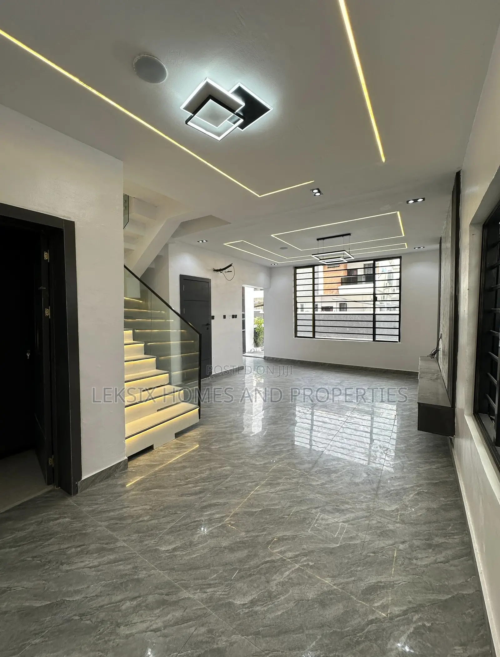 4bdrm Duplex in A Well Secured, Lekki Phase 2 for sale