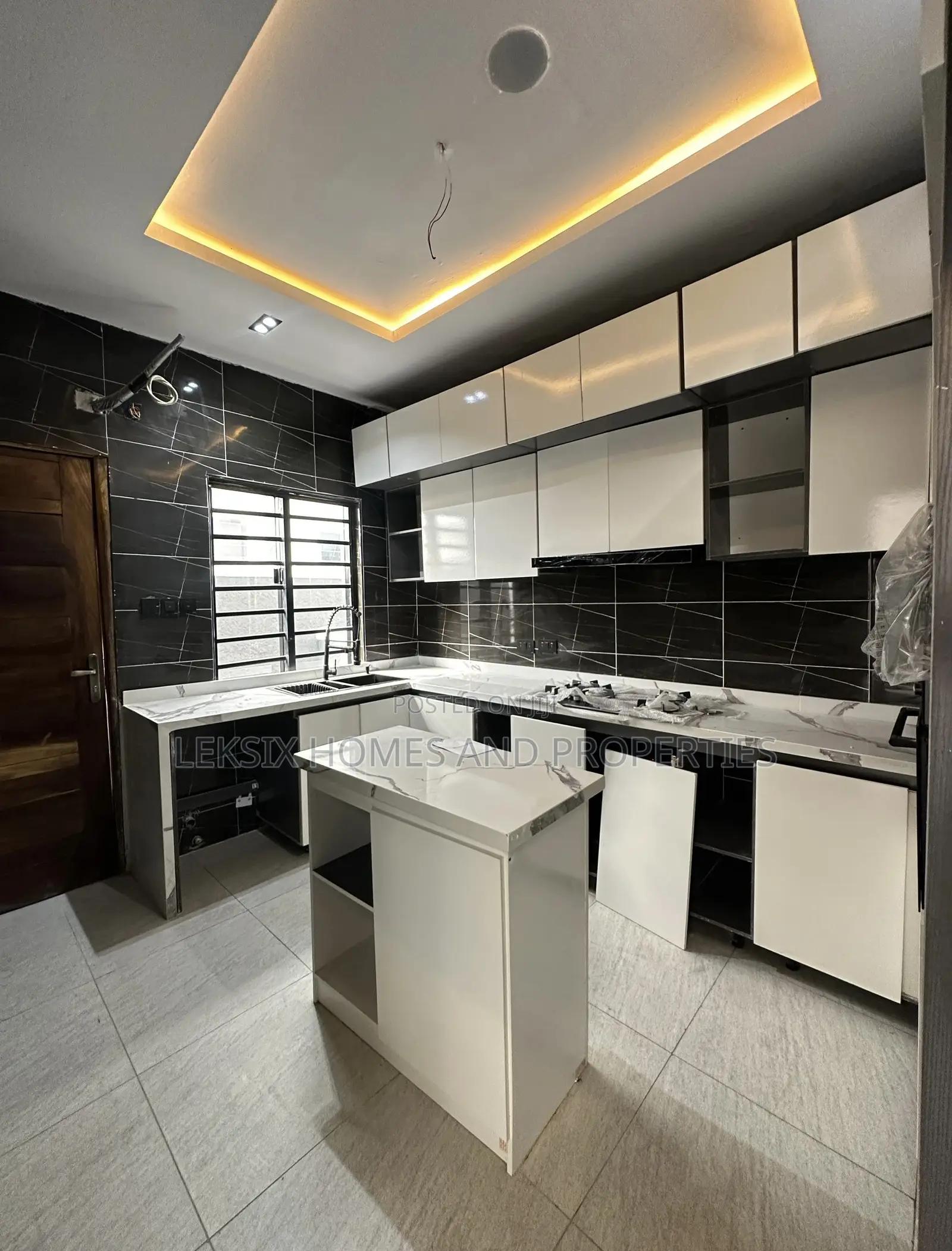 4bdrm Duplex in A Well Secured, Lekki Phase 2 for sale