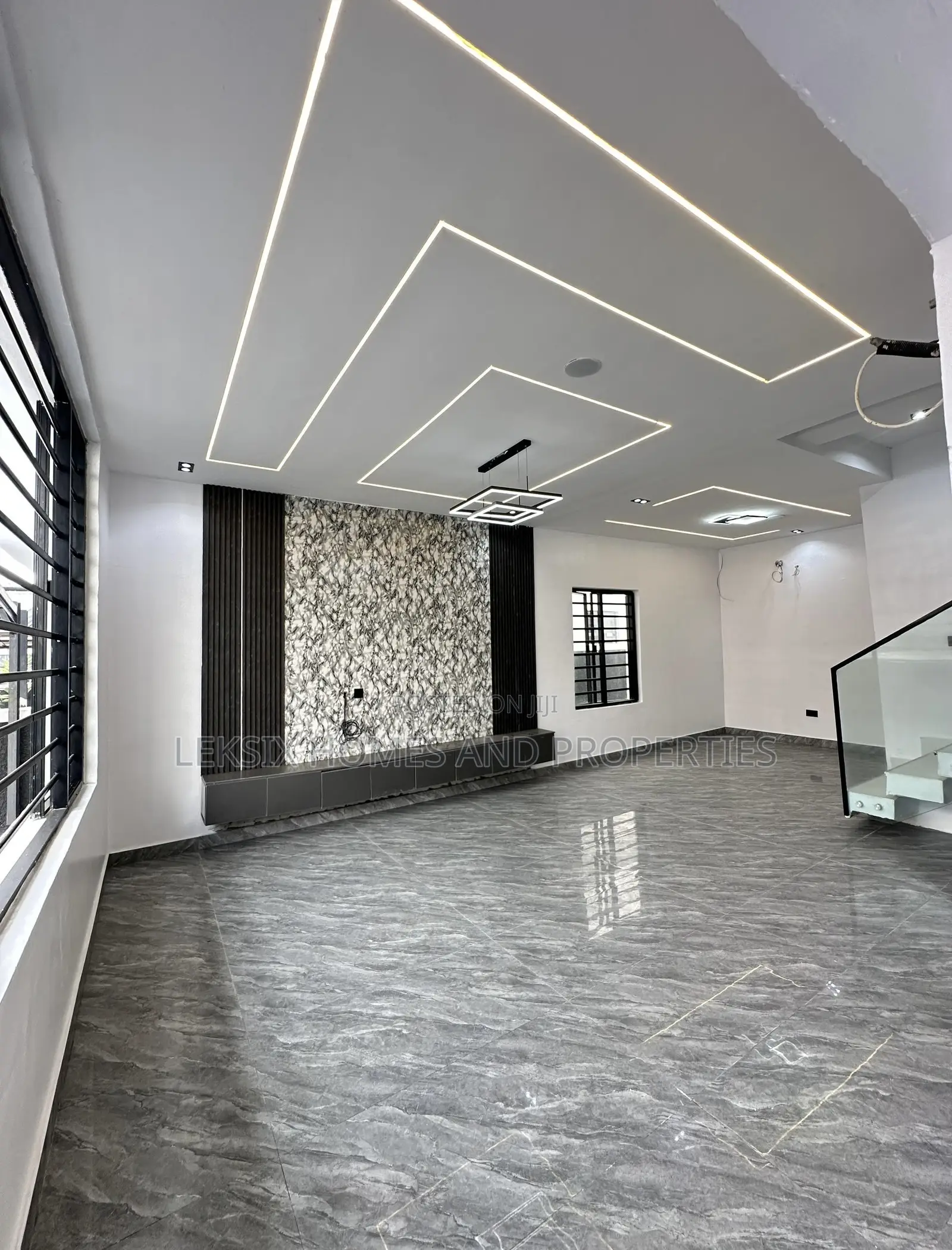 4bdrm Duplex in A Well Secured, Lekki Phase 2 for sale