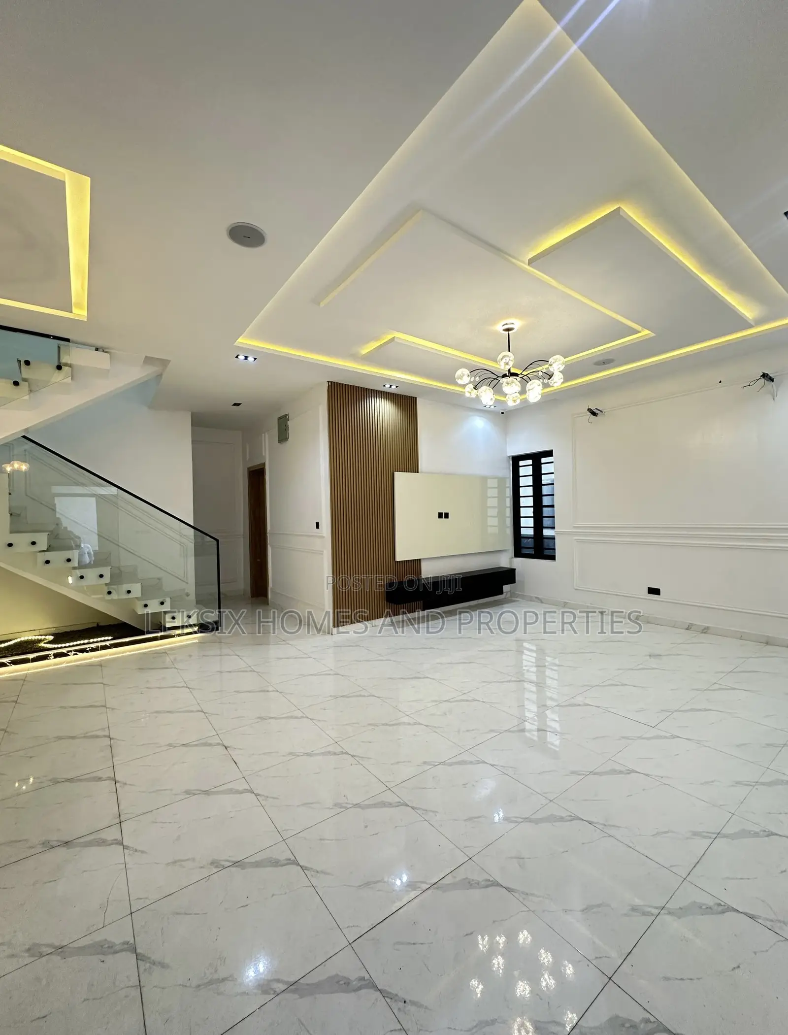 4bdrm Duplex in A Well Secured, Lekki Phase 2 for sale