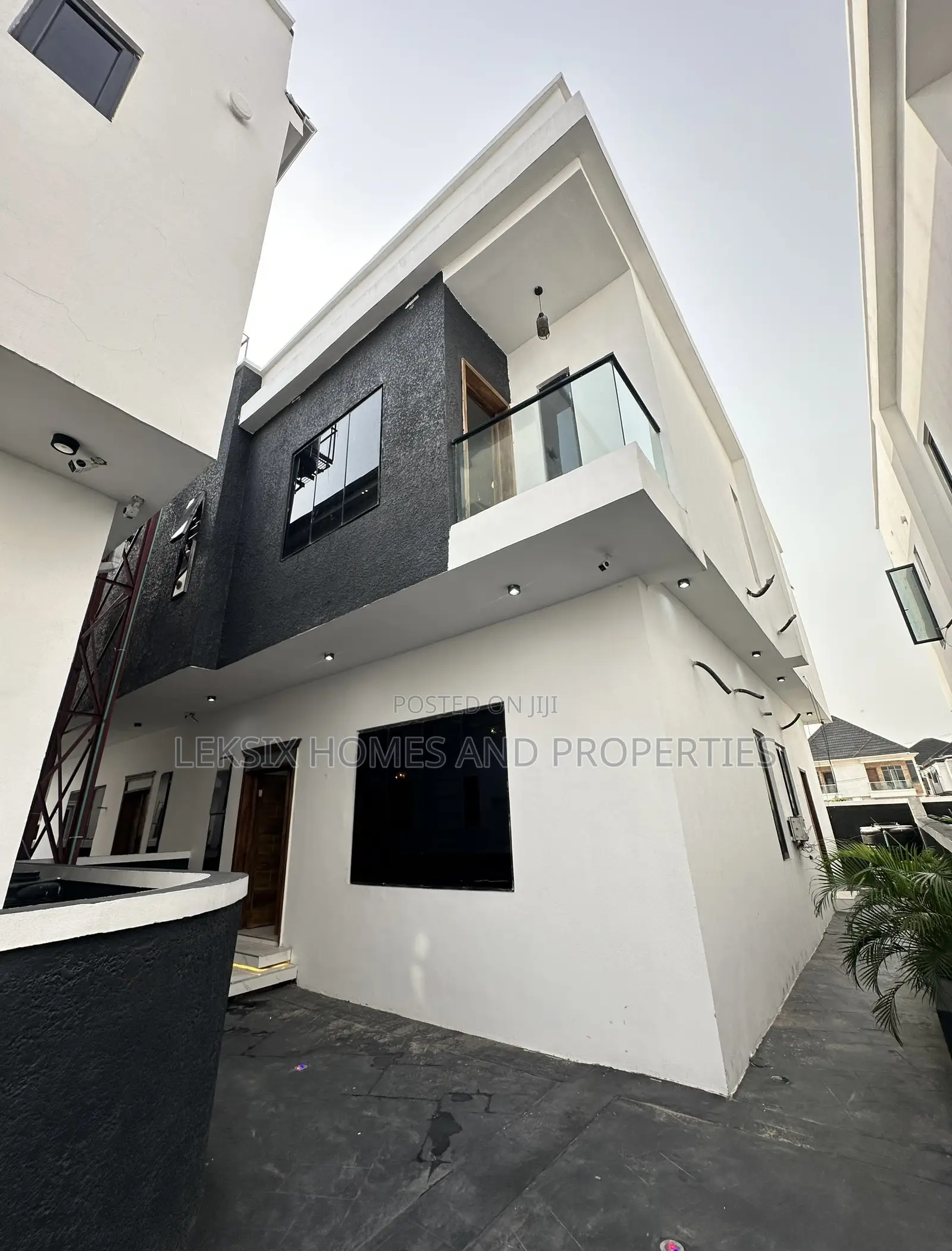 4bdrm Duplex in A Well Secured, Lekki Phase 2 for sale