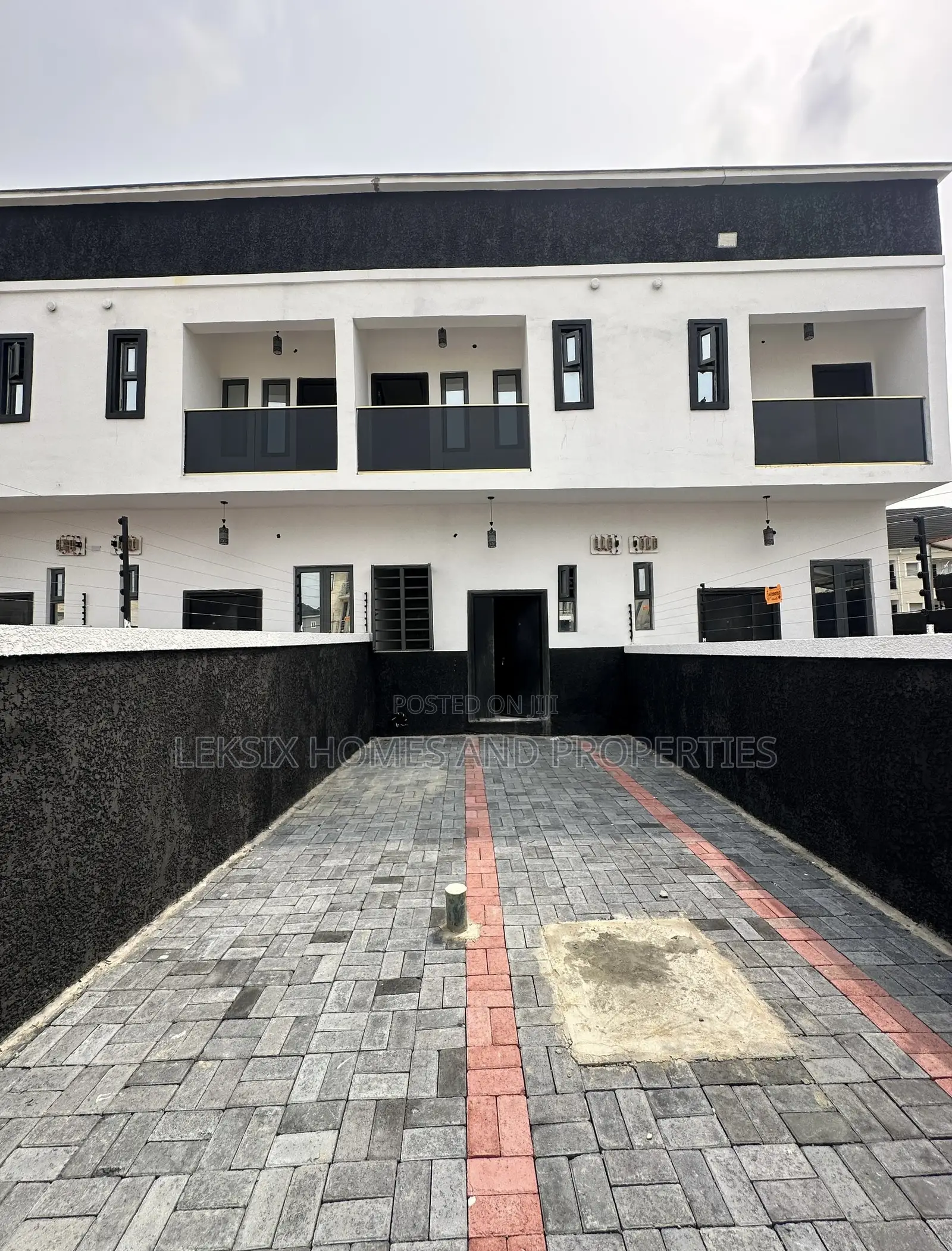 3bdrm Duplex in A Well Secured, Off Lekki-Epe Expressway for sale