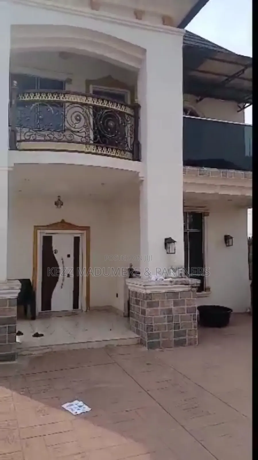 5bdrm Duplex in Human Race Estate, for sale