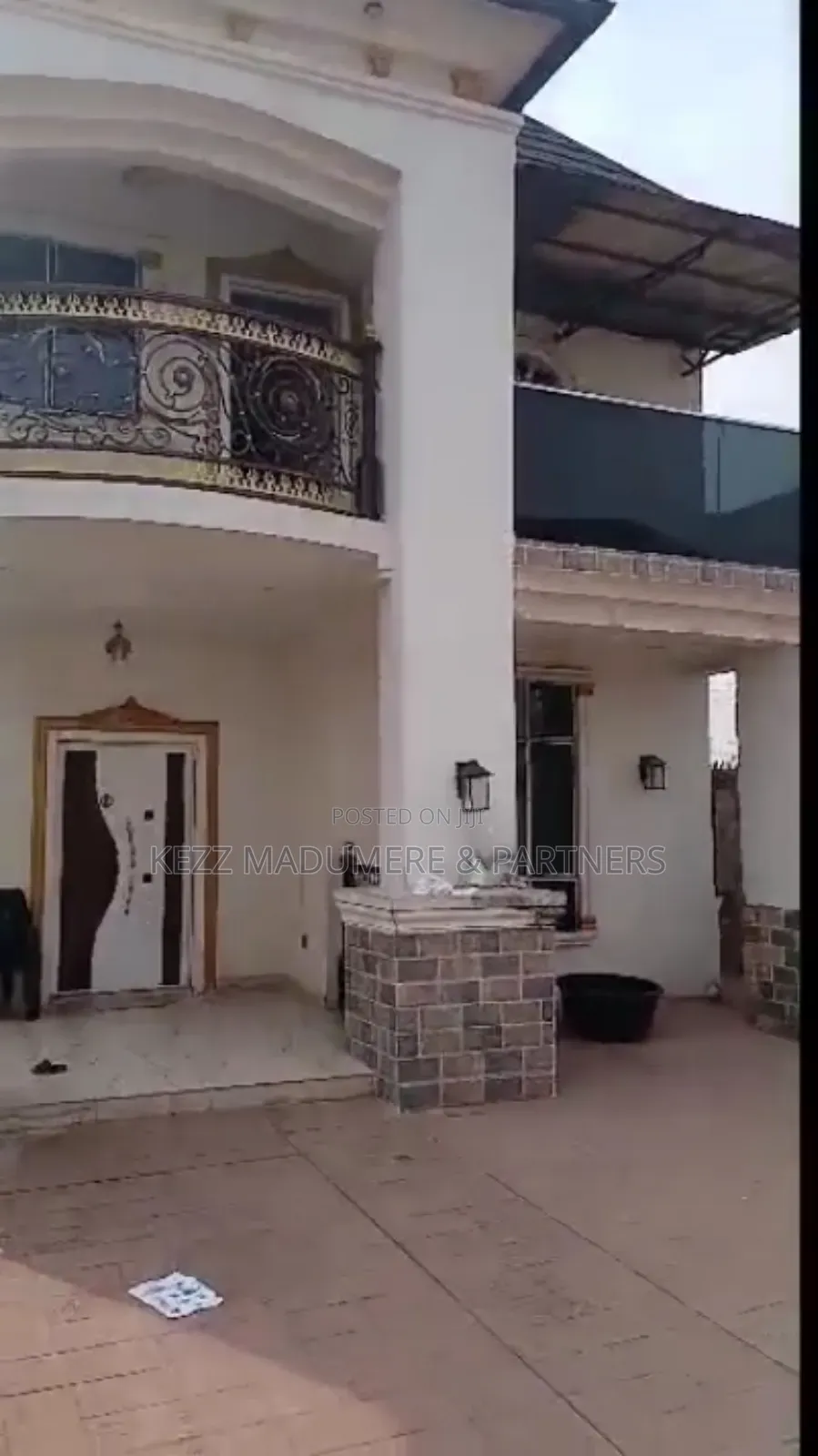 5bdrm Duplex in Human Race Estate, for sale