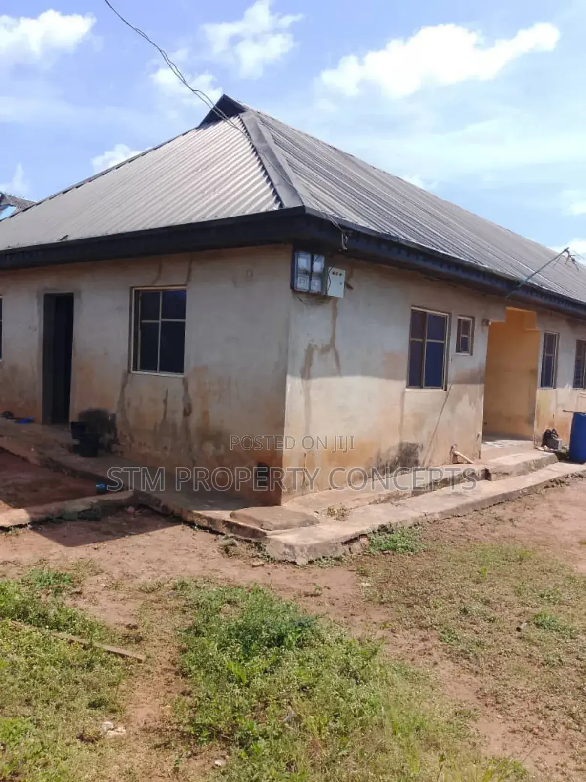 Furnished Mini Flat in Ayetoro for sale