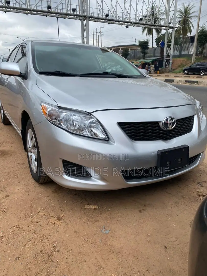 Toyota Corolla LE 4dr Sedan (1.8L 4cyl 4A) 2010 Silver