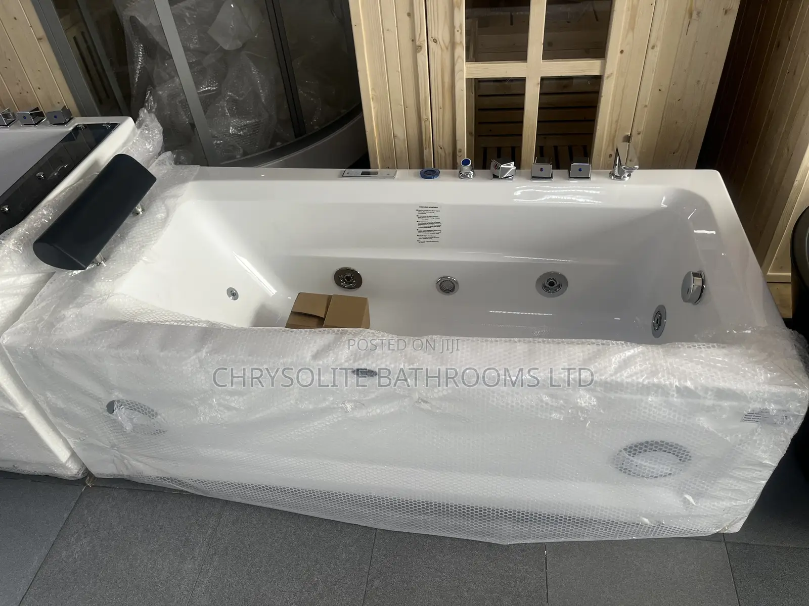 Jacuzzi Hydromassage Bathtub