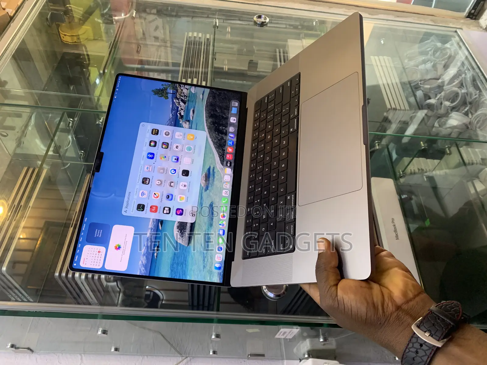 Laptop Apple MacBook Pro 2021 M1 16GB Apple M1 Pro SSD 1T