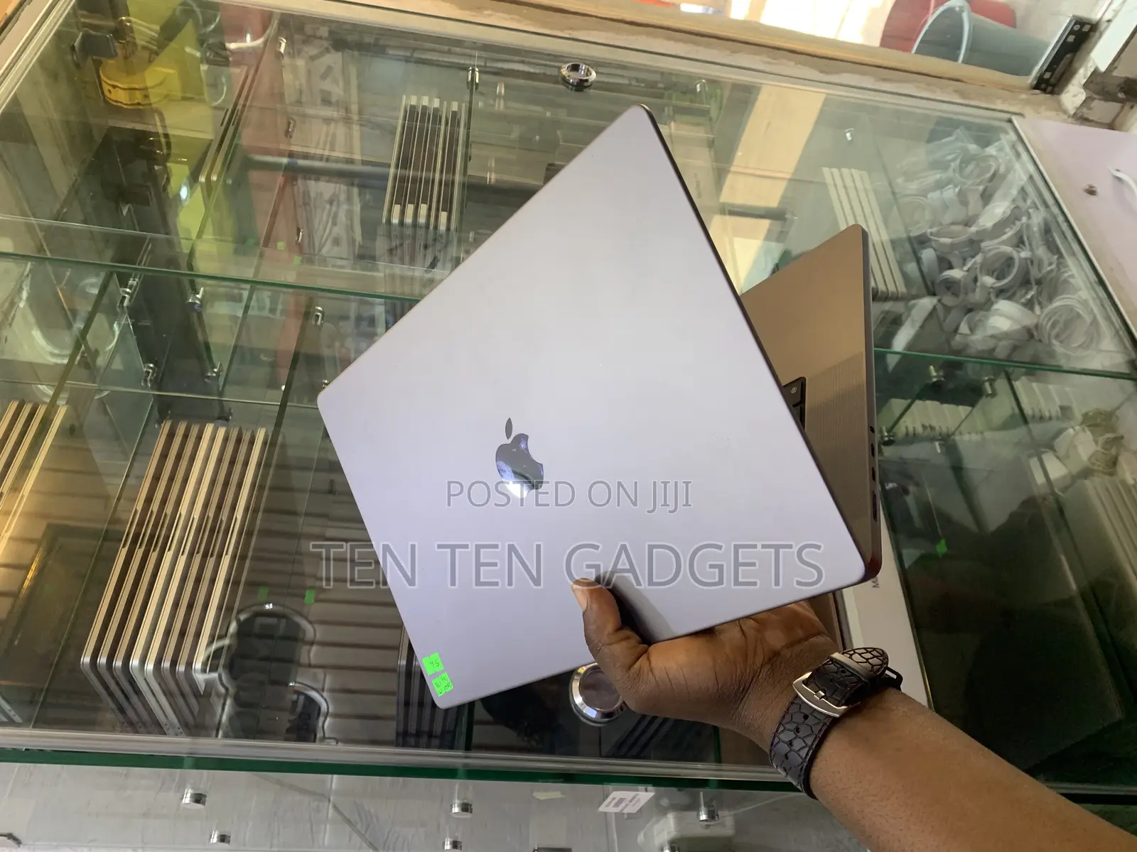 Laptop Apple MacBook Pro 2021 M1 16GB Apple M1 Pro SSD 1T