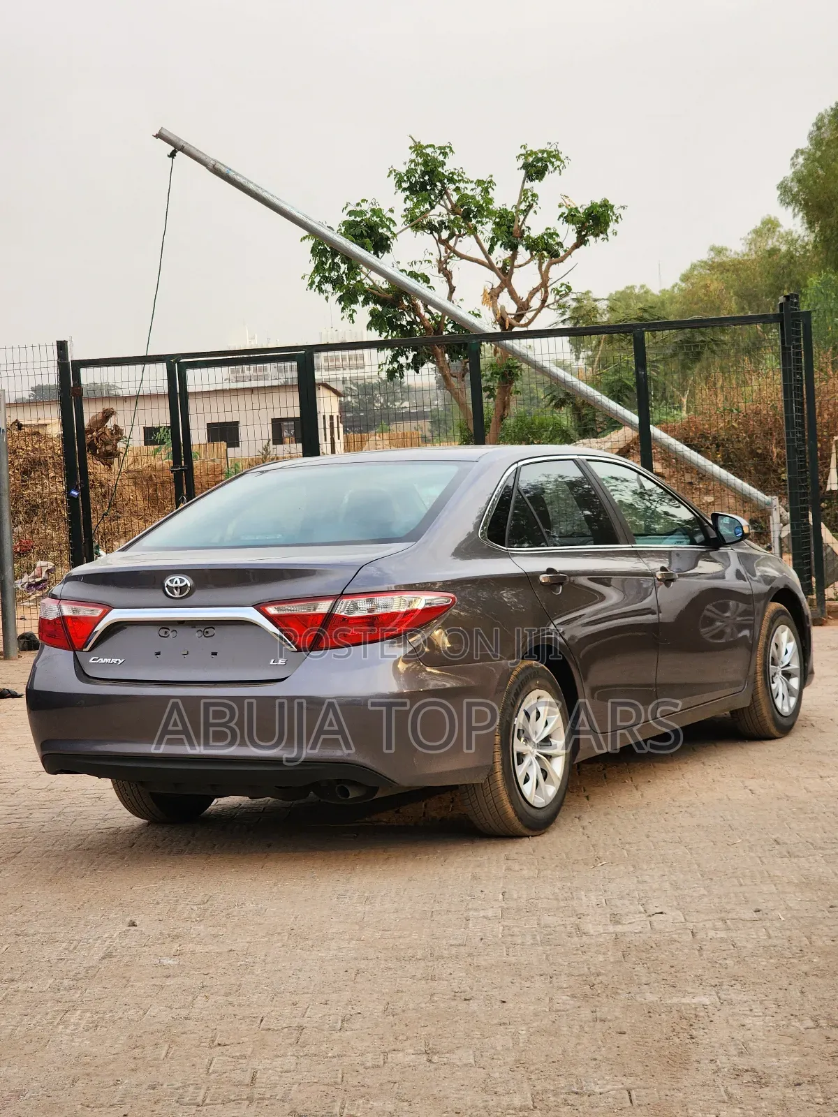 Toyota Camry LE 4dr Sedan (2.5L 4cyl 6A) 2016 Gray