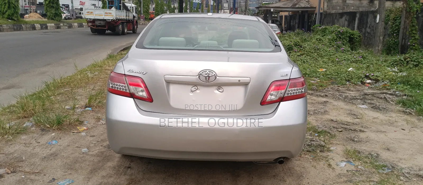 Toyota Camry LE 4dr Sedan (2.5L 4cyl 6A) 2011 Silver