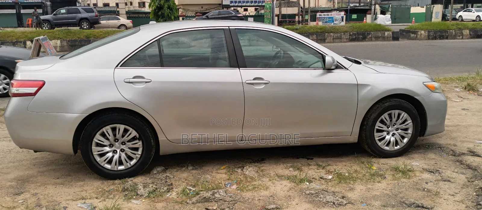 Toyota Camry LE 4dr Sedan (2.5L 4cyl 6A) 2011 Silver