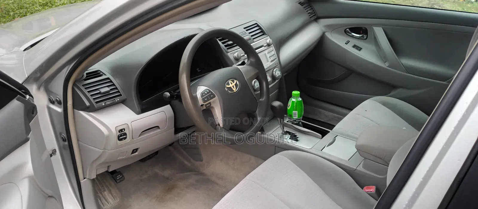 Toyota Camry LE 4dr Sedan (2.5L 4cyl 6A) 2011 Silver